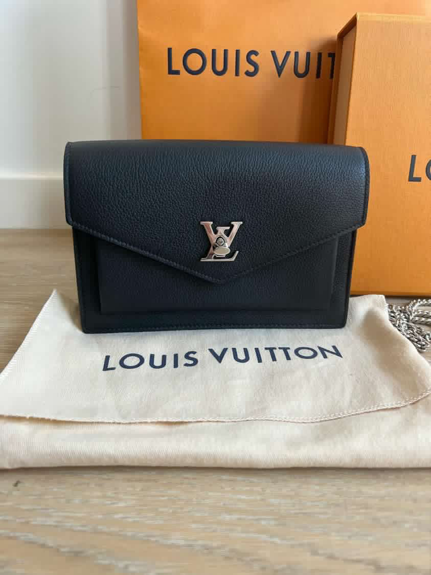 LOUIS VUITTON MY LOCK ME CHAIN POCHETTE - BLACK