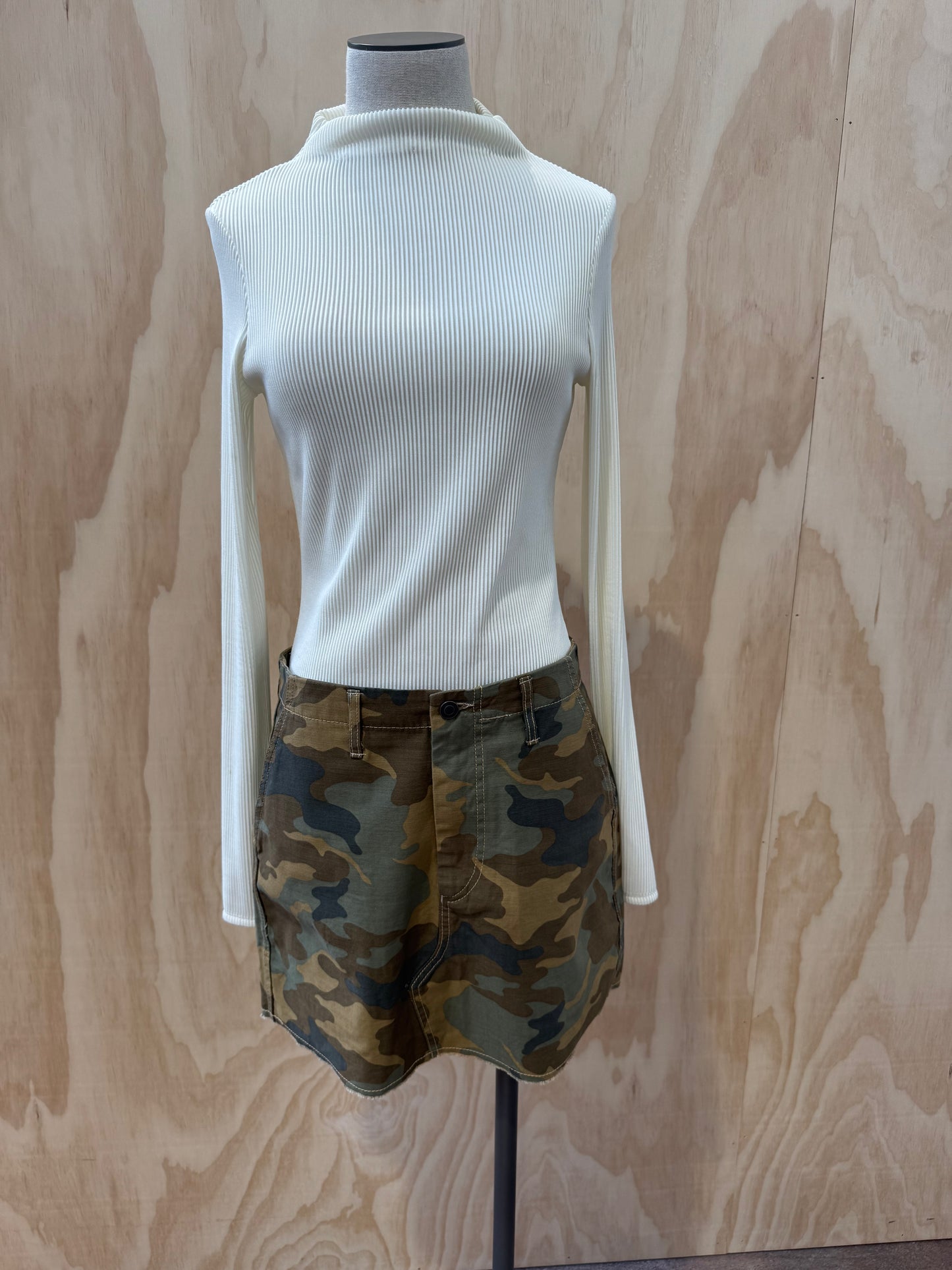 BASSIKE RAW EDGE CAMO SKIRT - SIZE 2