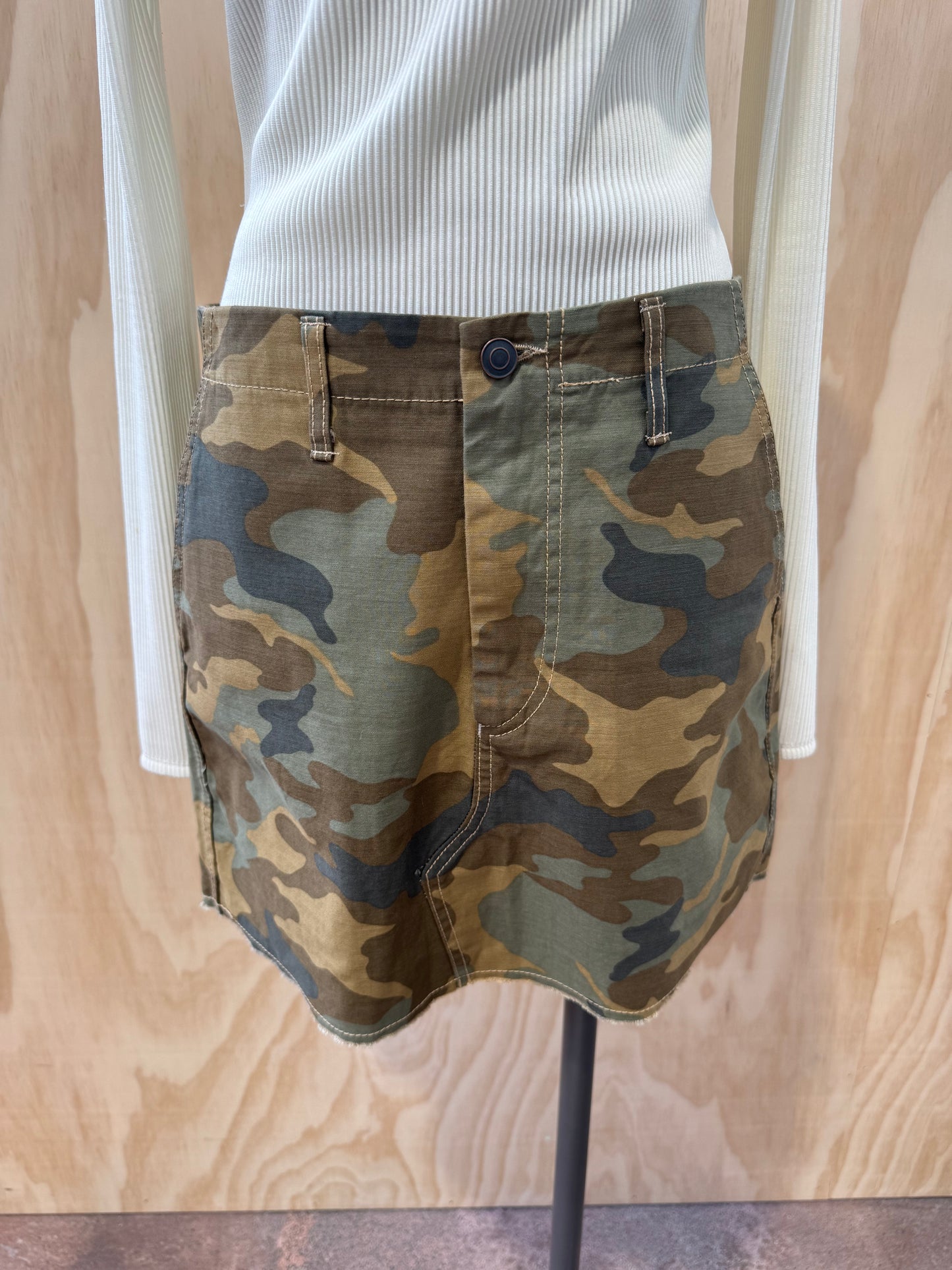 BASSIKE RAW EDGE CAMO SKIRT - SIZE 2