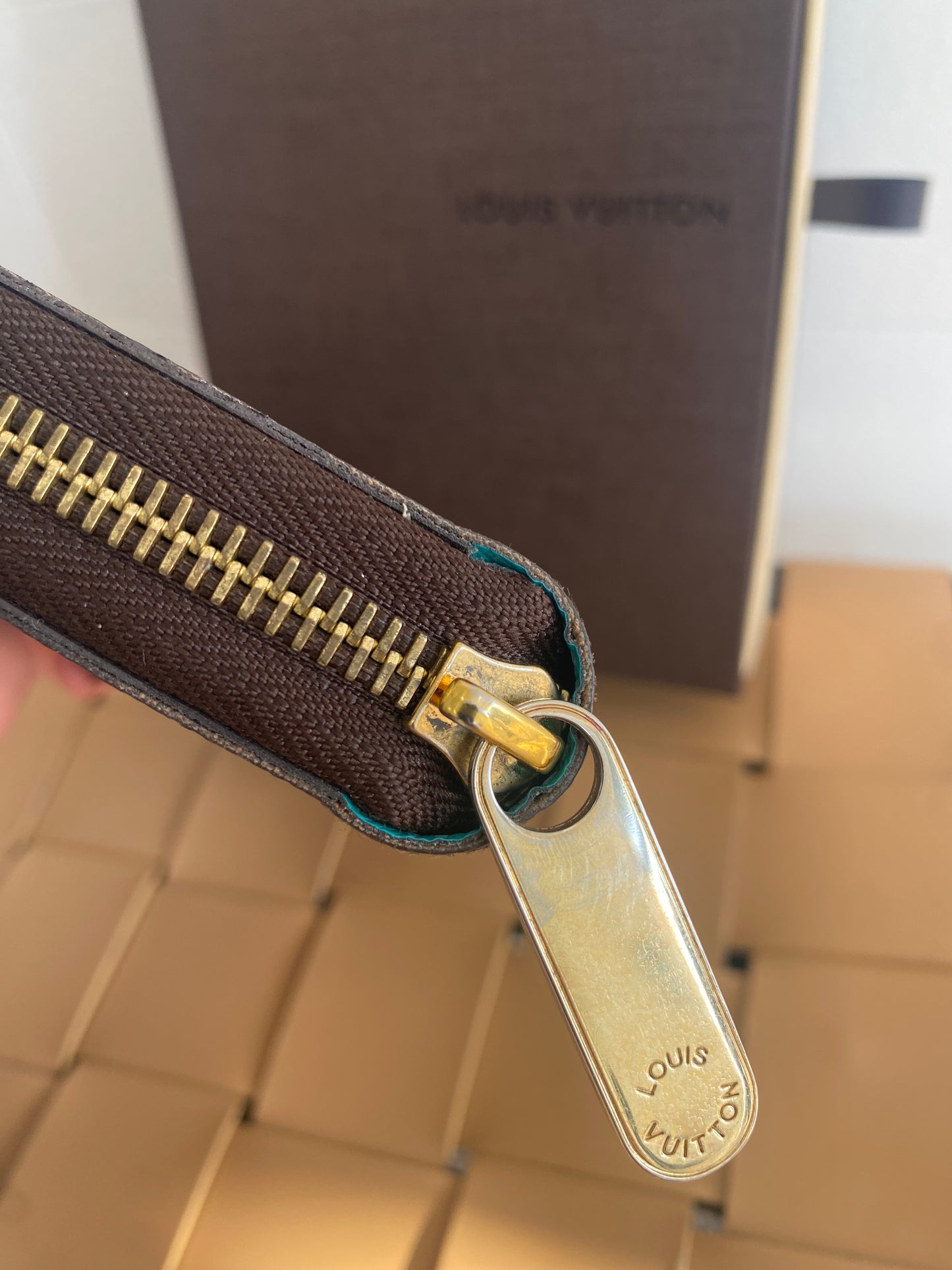 LOUIS VUITTON ZIPPY WALLET