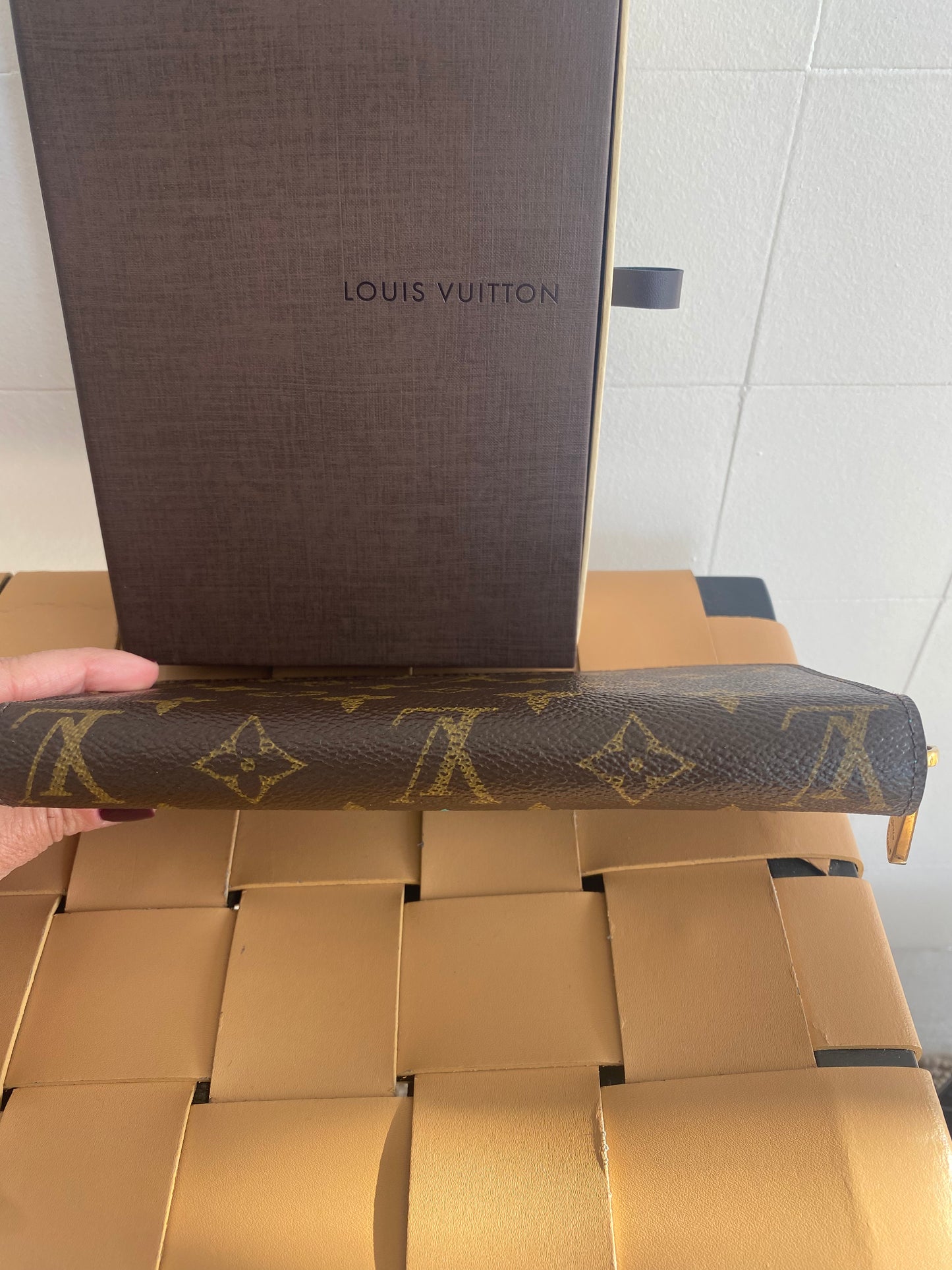 LOUIS VUITTON ZIPPY WALLET