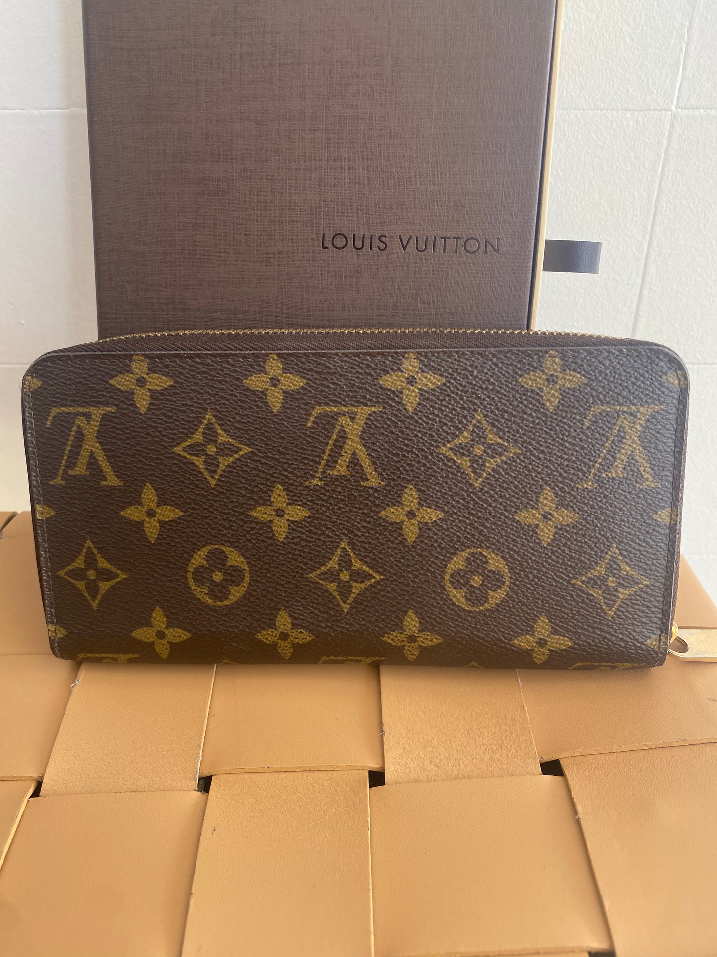 LOUIS VUITTON ZIPPY WALLET