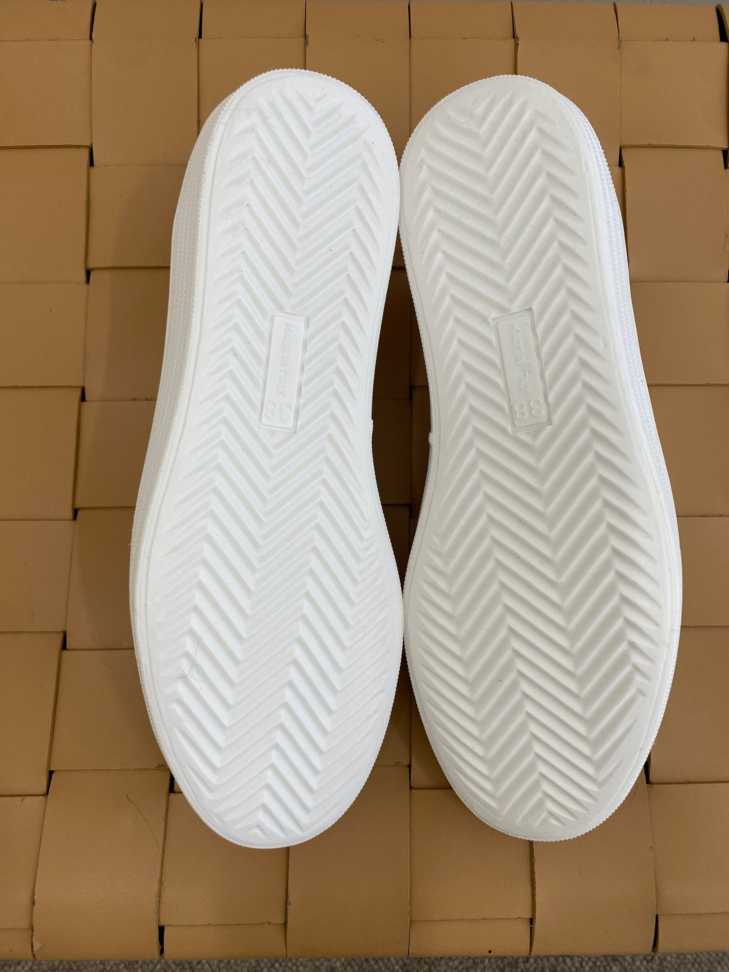 DOF STUDIOS WHITE TRAINERS - SIZE 38