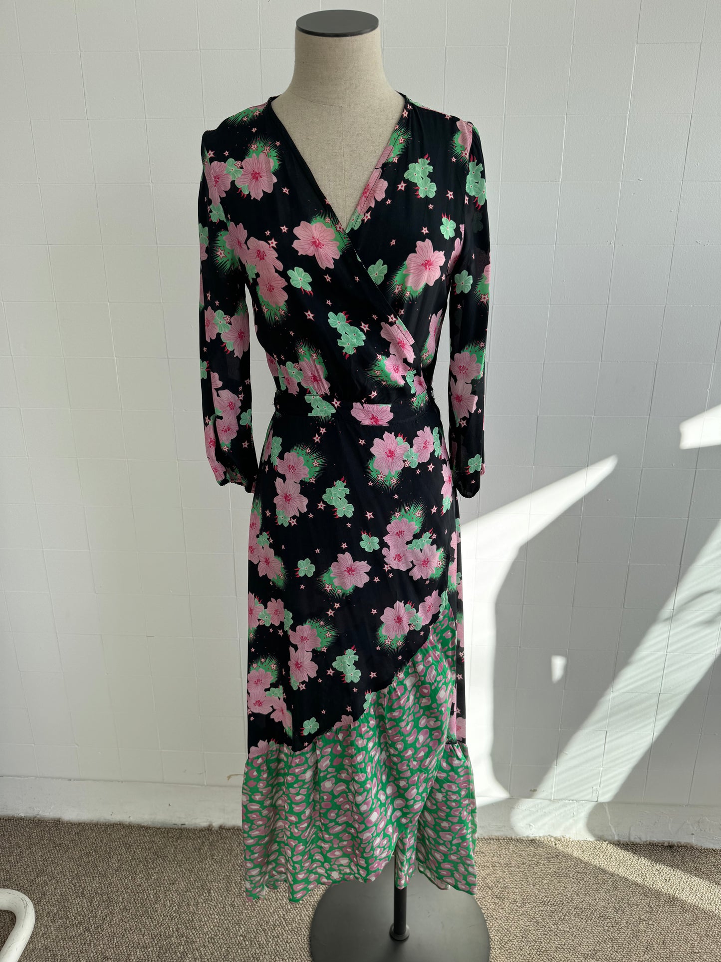 PRIMROSE PARK WRAP MAXI DRESS - SIZE XS