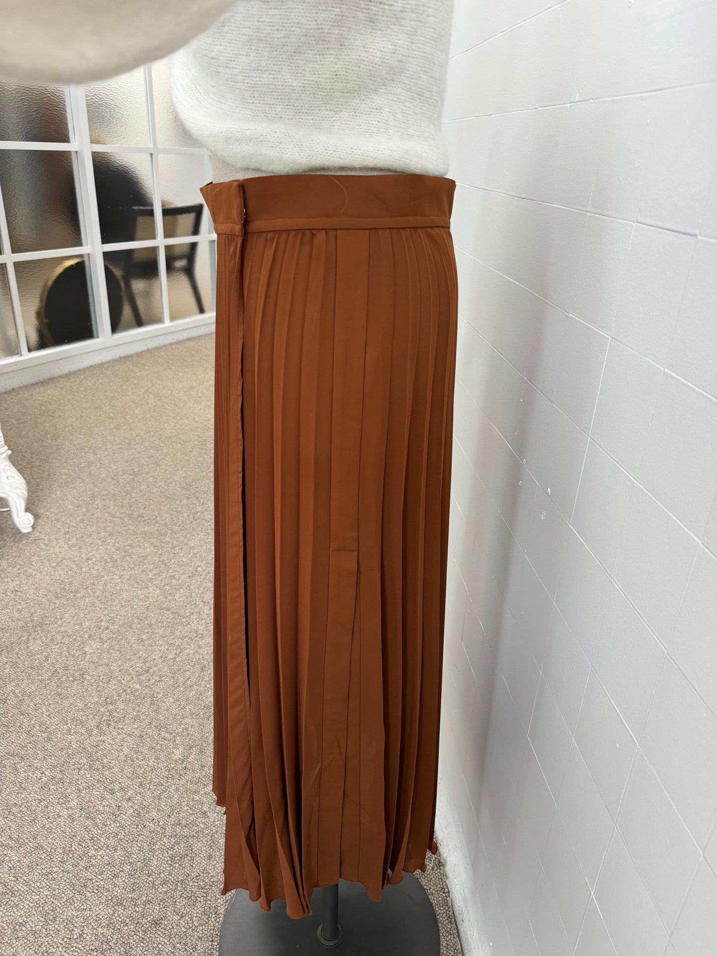 OROTON PLEATED SKIRT - SIZE 12