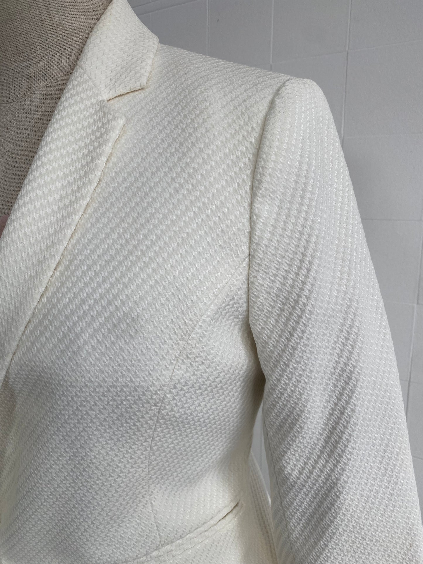 REISS CREAM TEXTURED BLAZER - SIZE 10