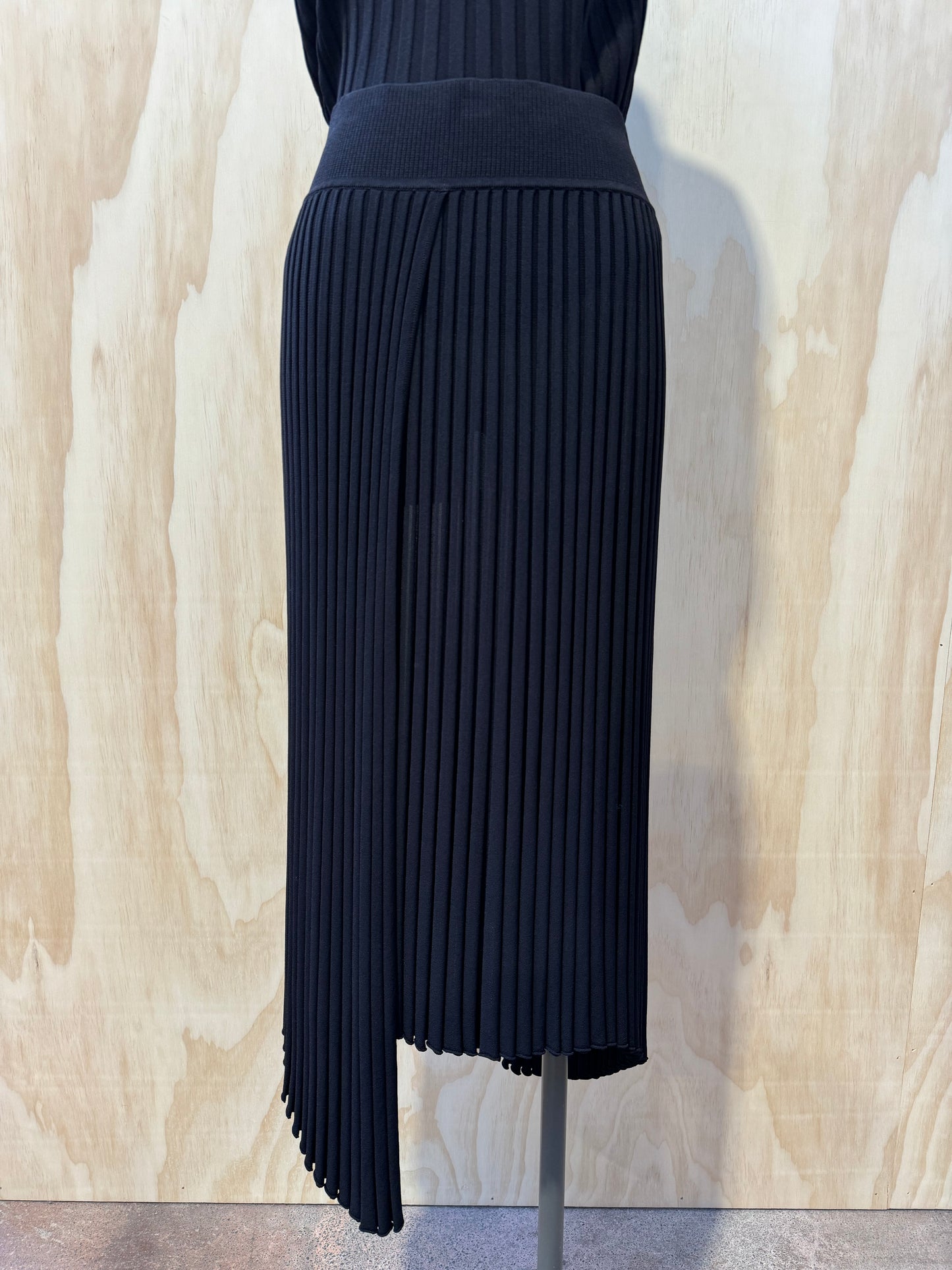 SCANLAN THEODORE RIBBED DRAPE SKIRT - SIZE M