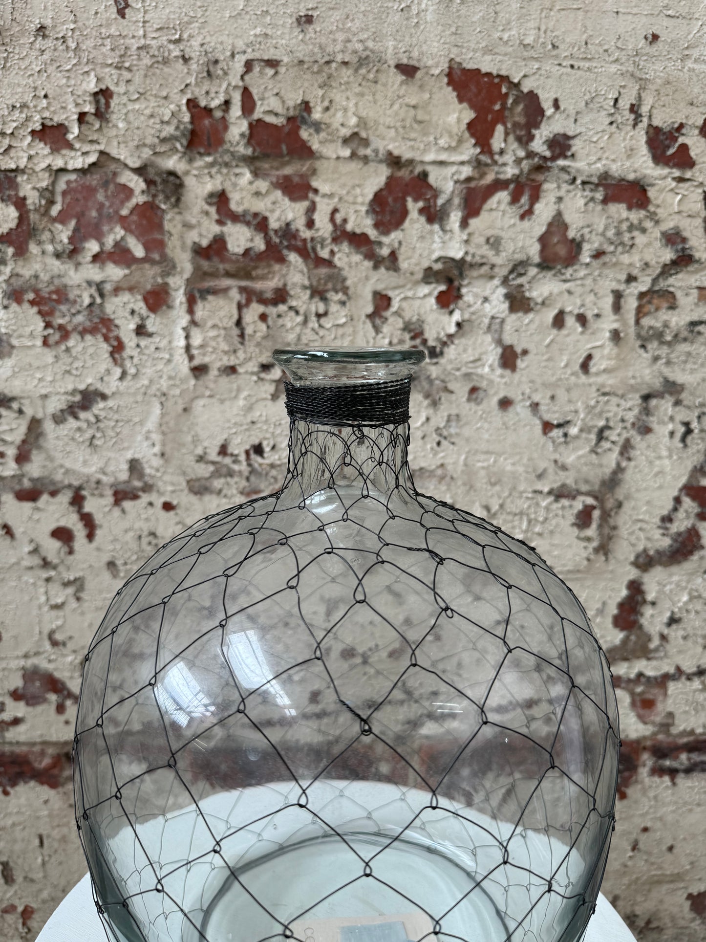 GLASS VASE WITH ROPE DETAIL