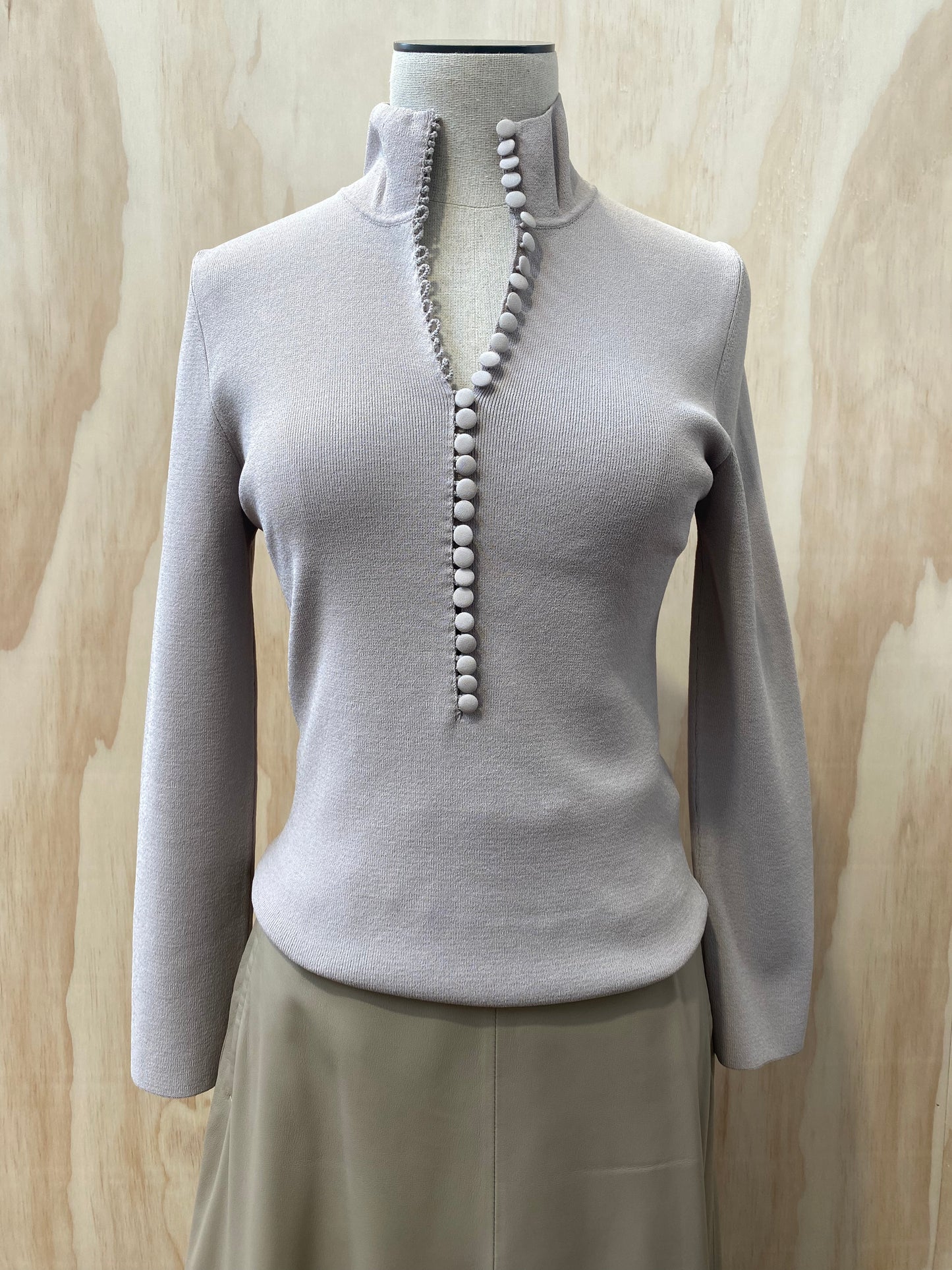 SCANLAN THEODORE LONG SLEEVE CREPE KNIT BUTTON POLO TOP - M