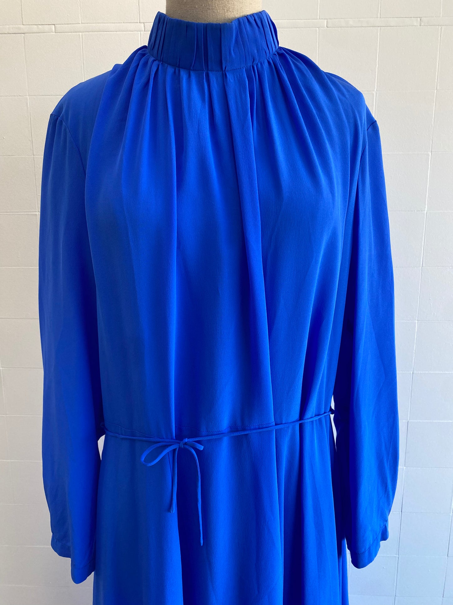 SCANLAN THEODORE BLUE SILK GATHER NECK DRESS - SIZE 12