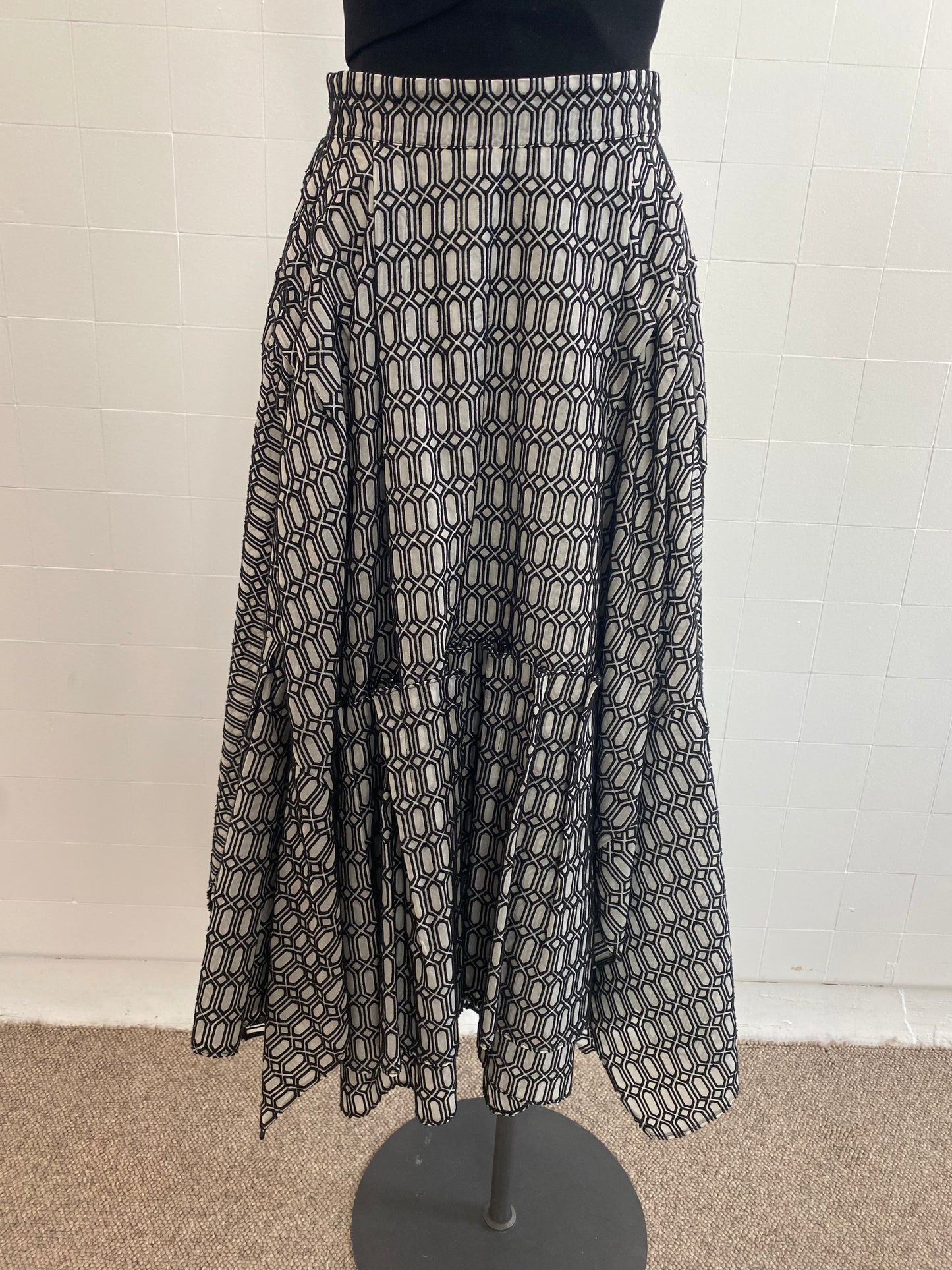 MATICEVSKI ALUMNUS GREY/BLACK SILK SKIRT - SIZE 12