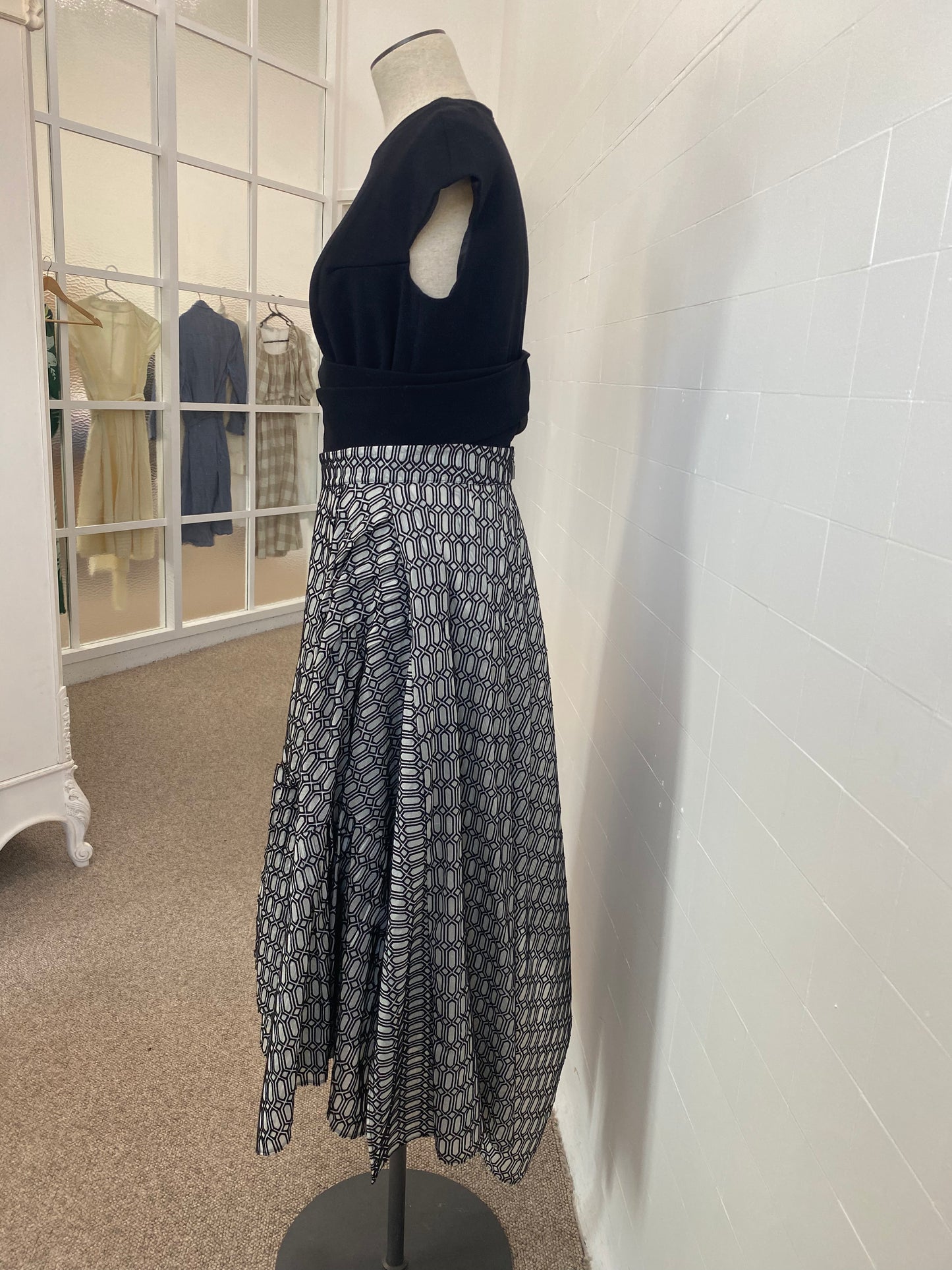 MATICEVSKI ALUMNUS GREY/BLACK SILK SKIRT - SIZE 12