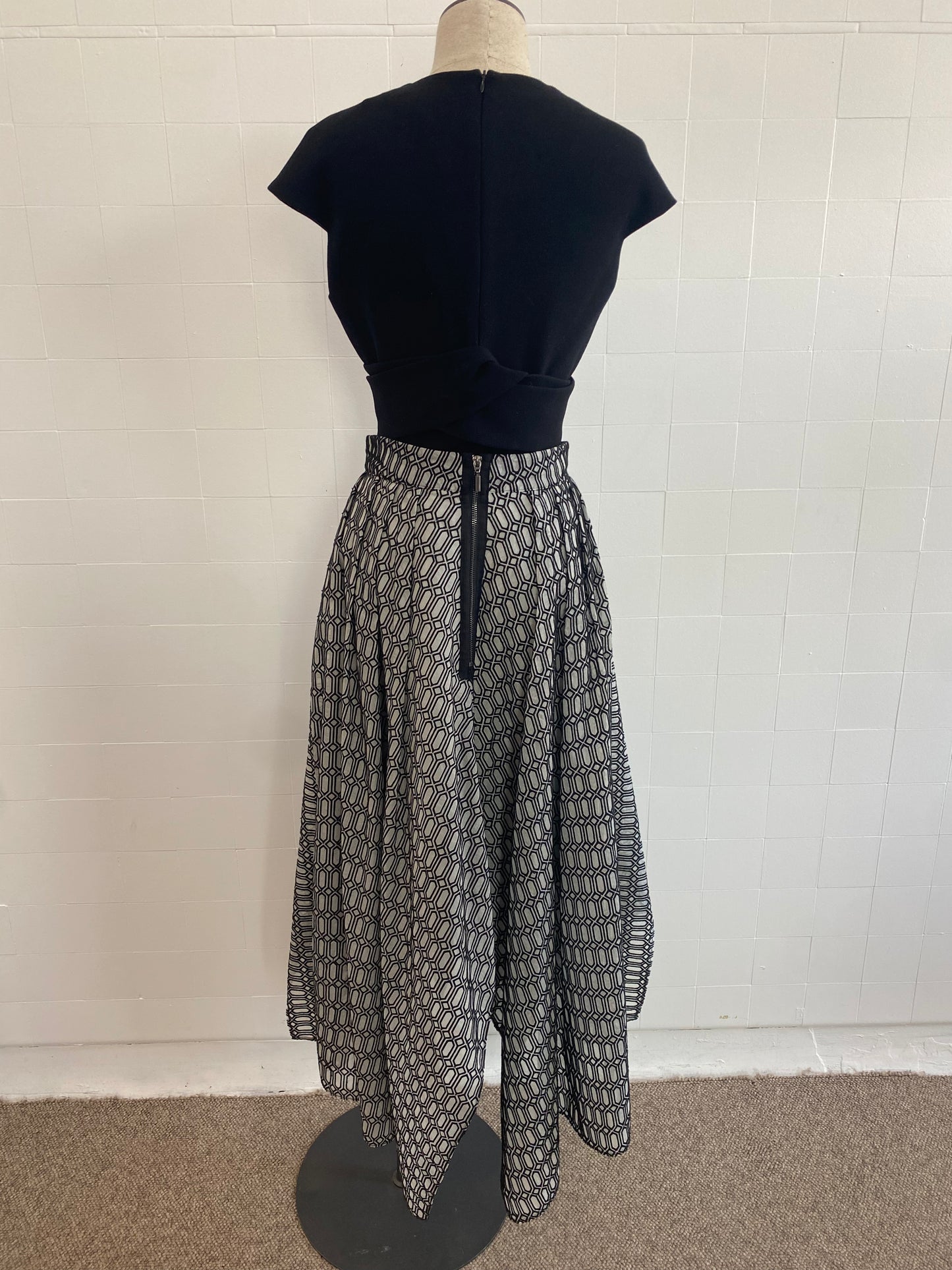 MATICEVSKI ALUMNUS GREY/BLACK SILK SKIRT - SIZE 12