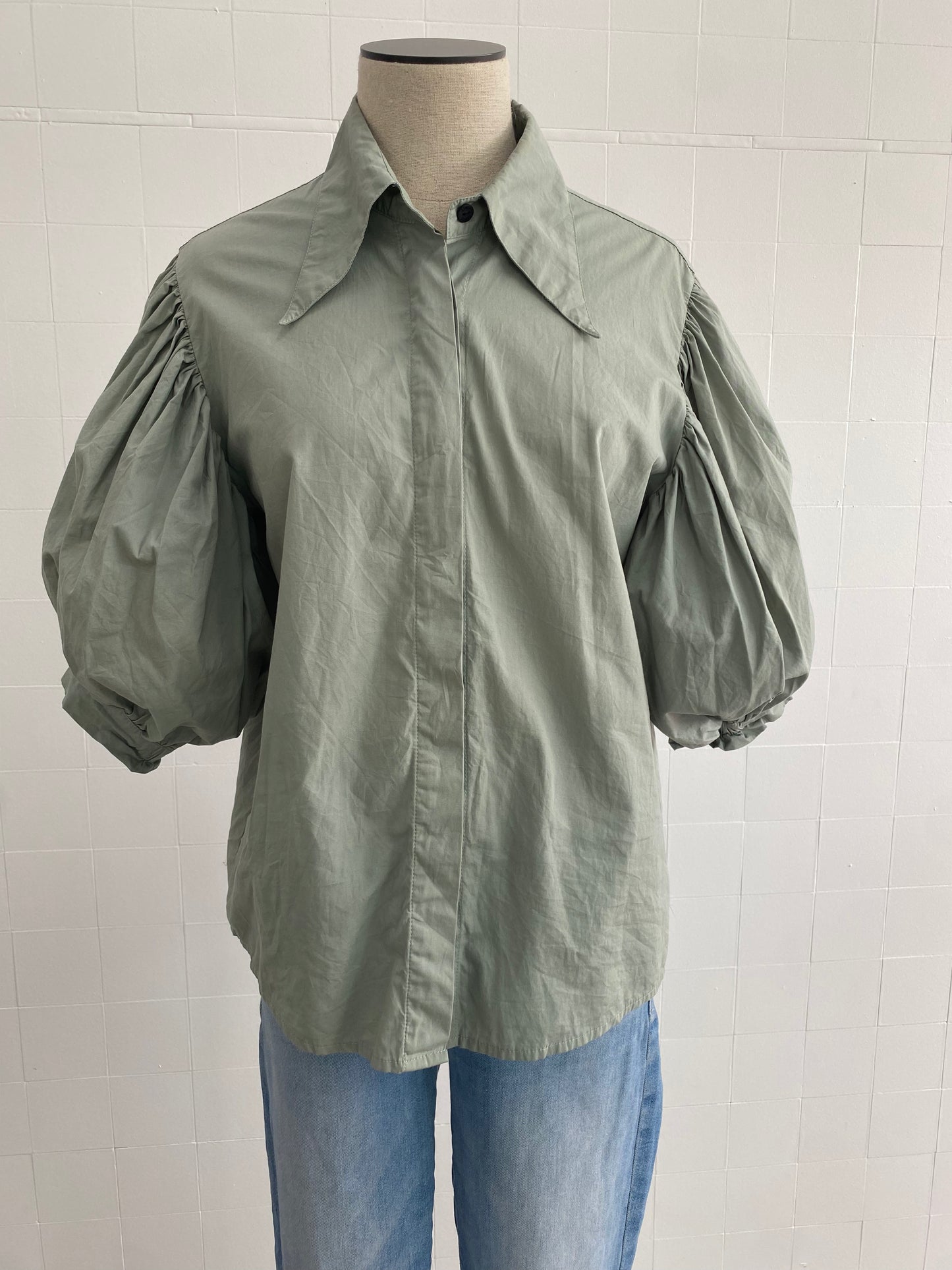 S/W/F PUFF SHORT SLEEVE BLOUSE IN GREEN - SIZE M