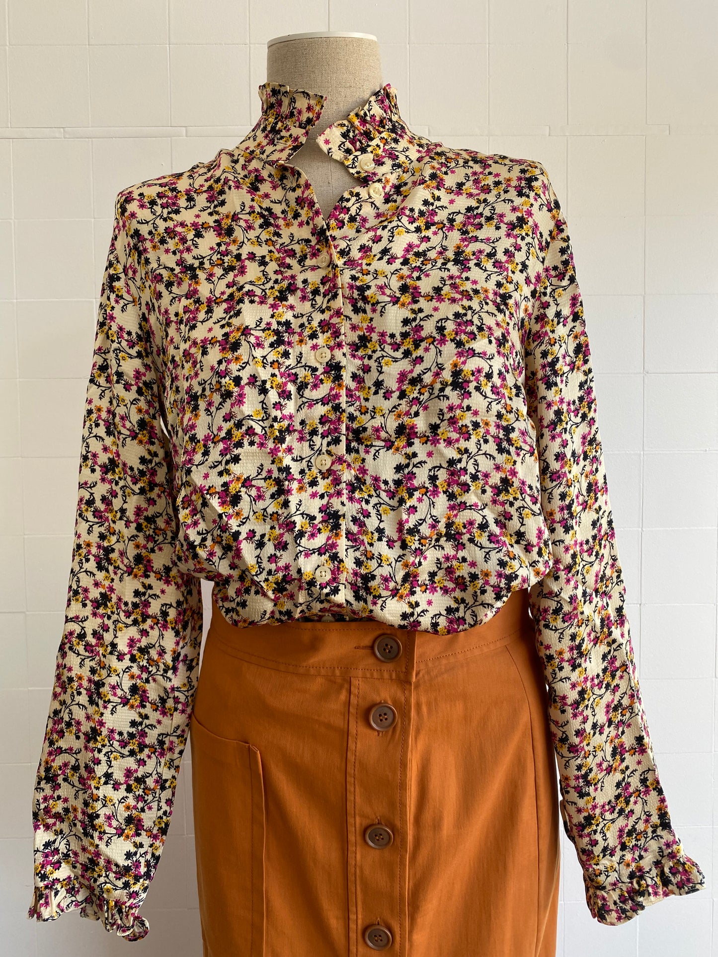 SECOND FEMALE FLORAL SHIRT - SIZE M