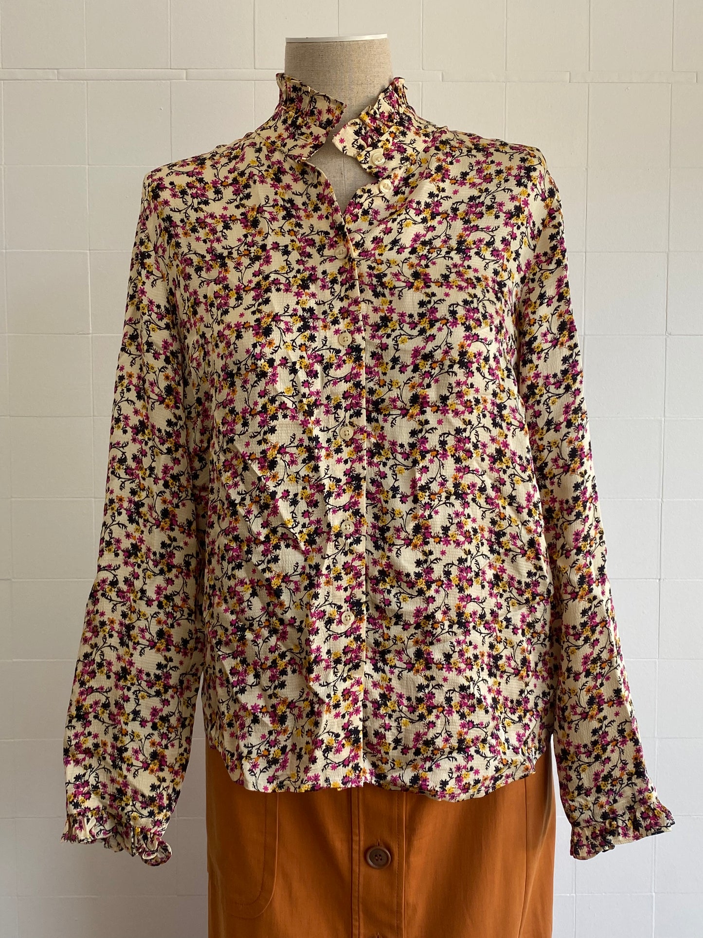 SECOND FEMALE FLORAL SHIRT - SIZE M