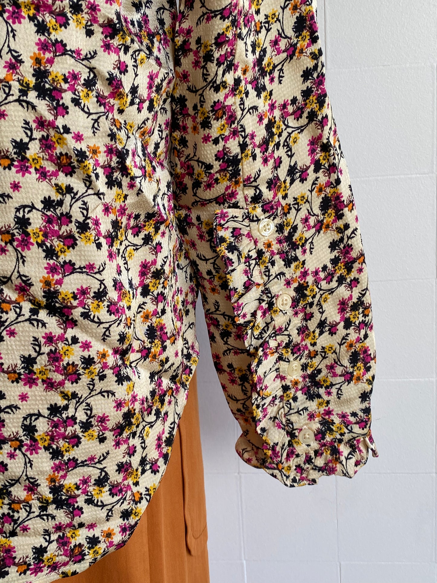 SECOND FEMALE FLORAL SHIRT - SIZE M