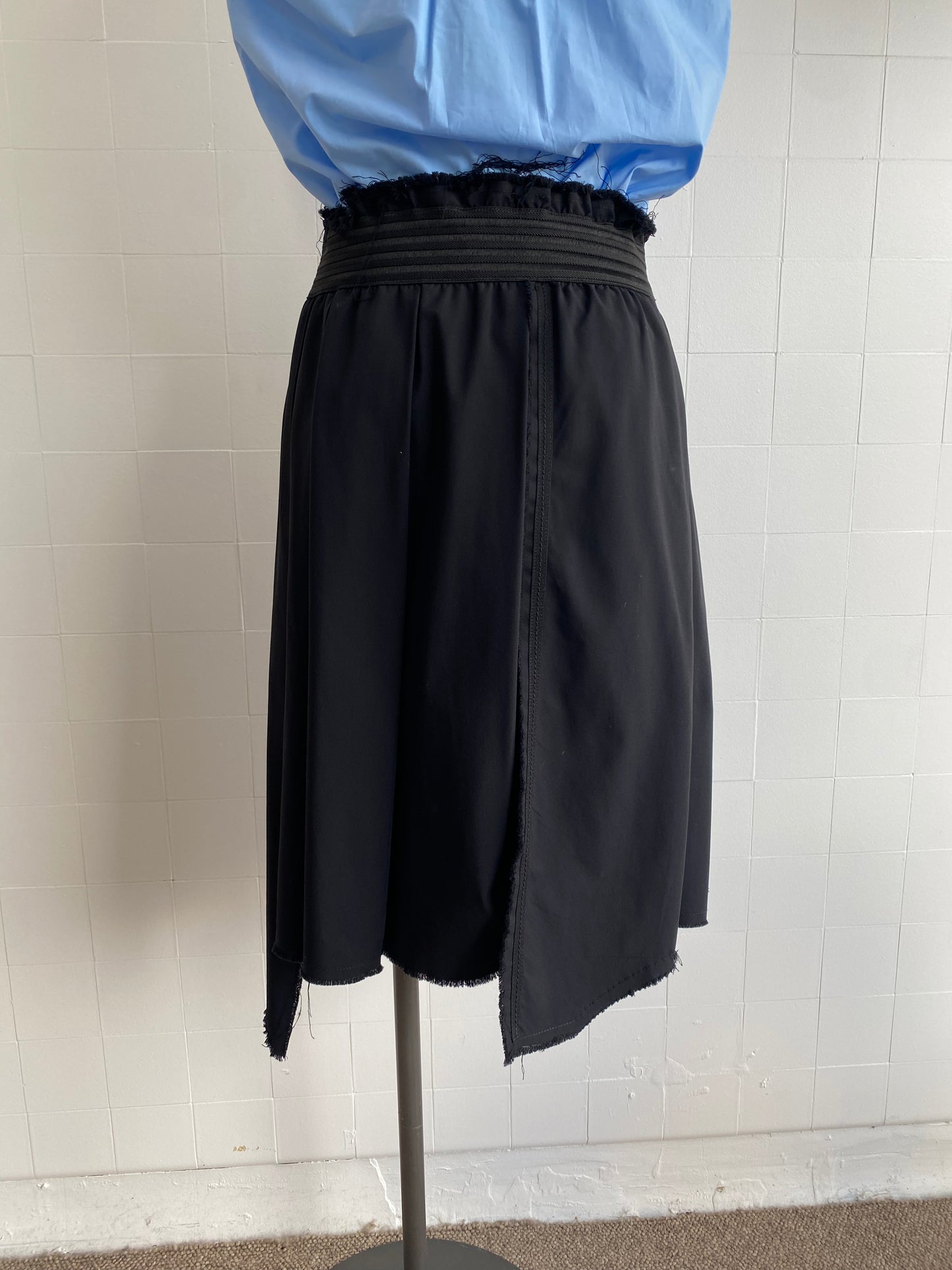 HIGH BLACK UNEVEN HEM SKIRT - SIZE