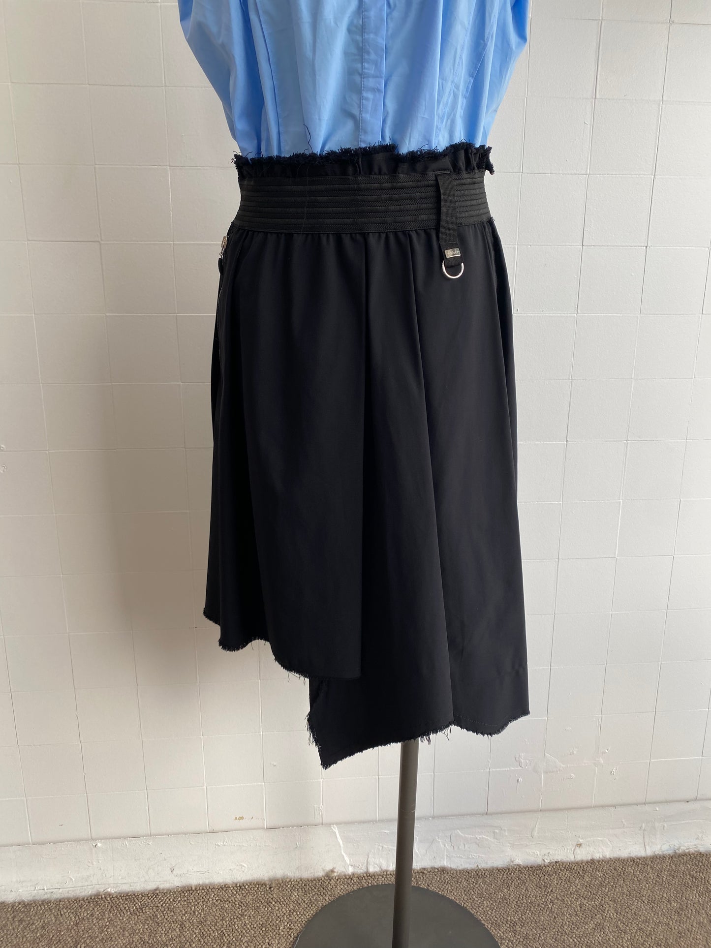 HIGH BLACK UNEVEN HEM SKIRT - SIZE