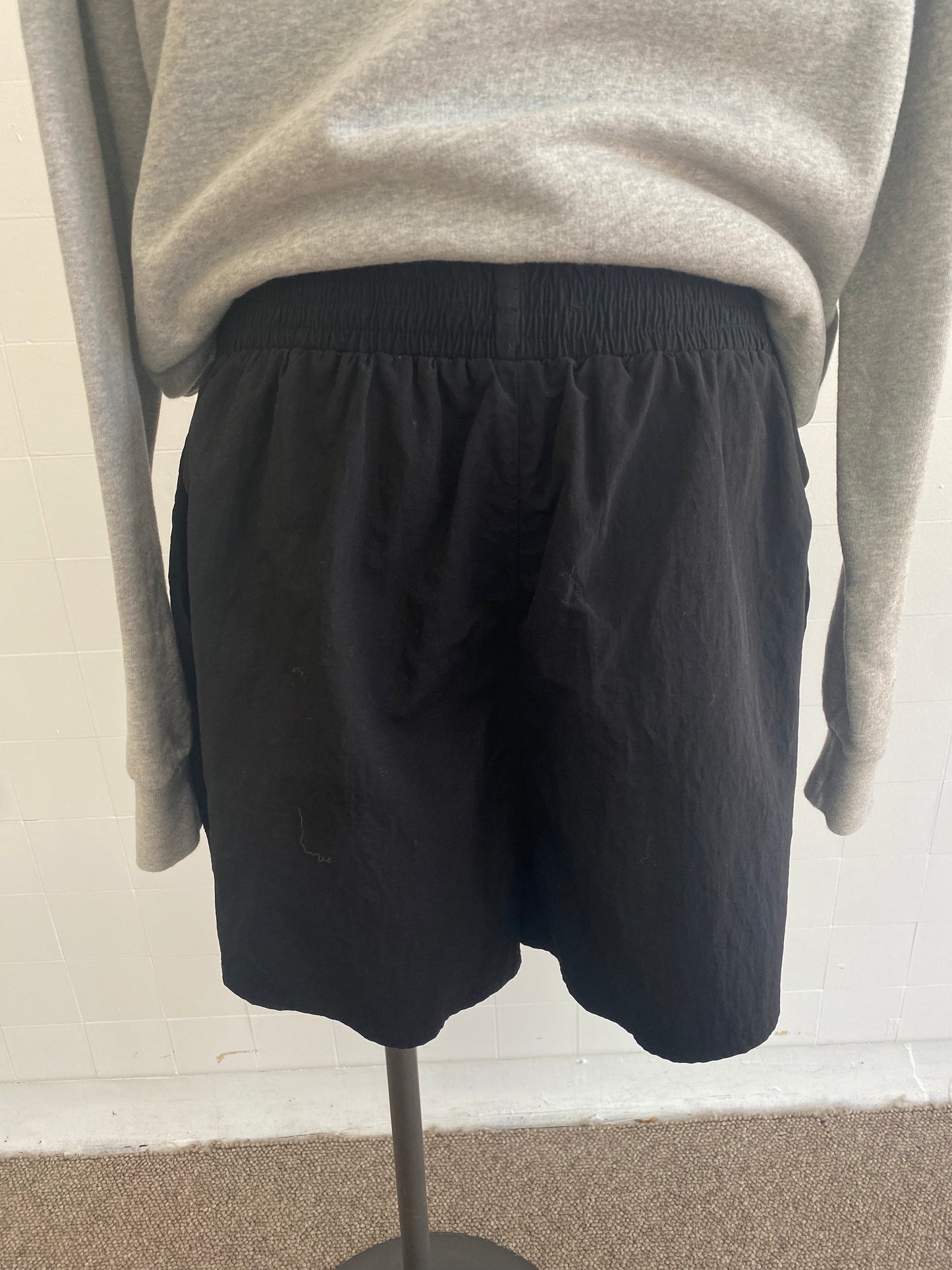 CAMILLA & MARC BLACK TALIA SHORTS - SIZE 14