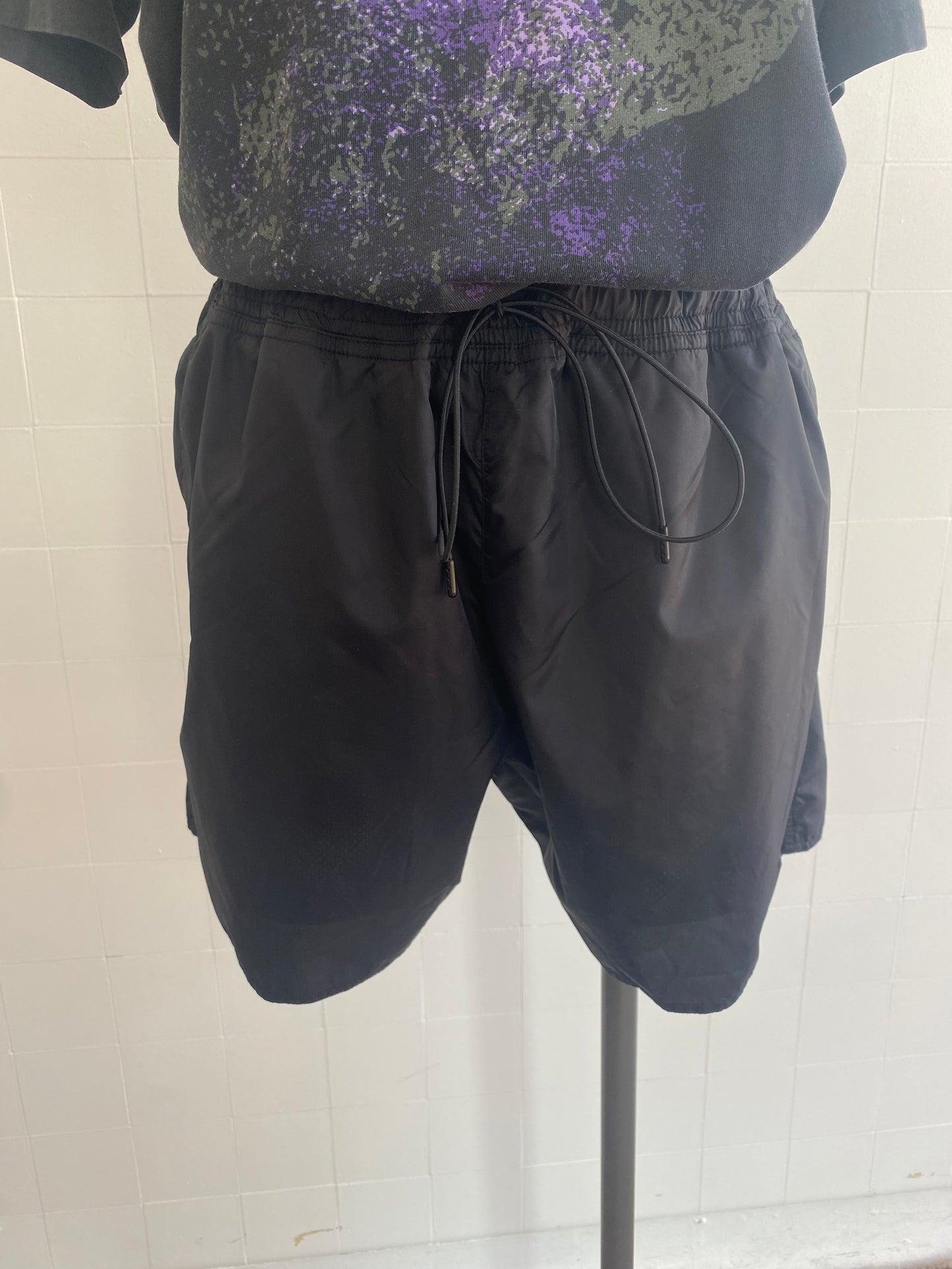 CAMILLA & MARC BLACK ARI SHORTS - SIZE L