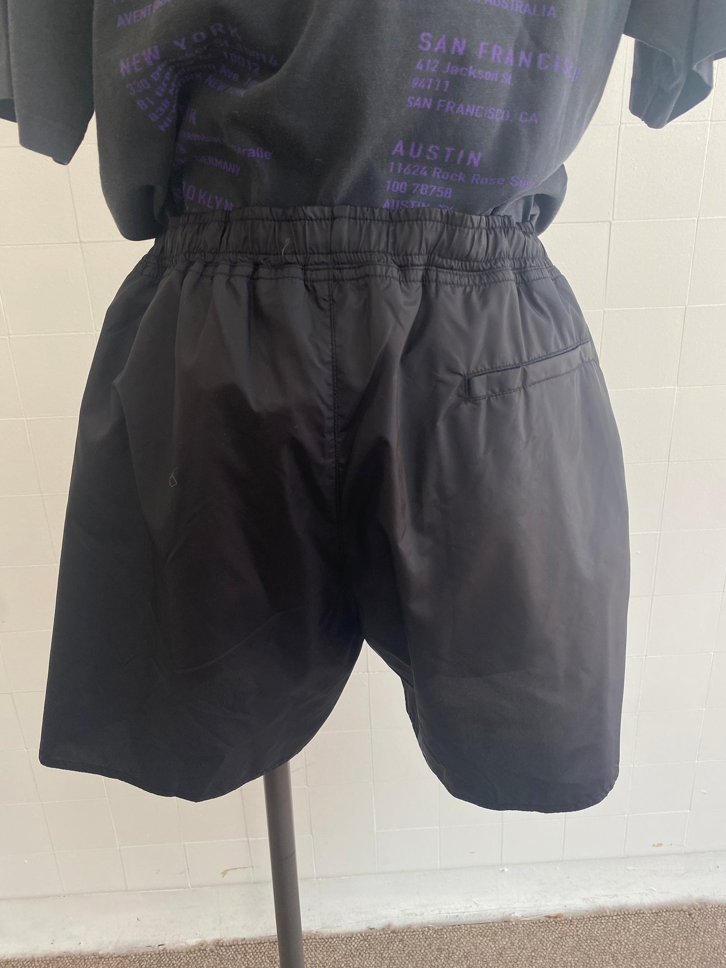 CAMILLA & MARC BLACK ARI SHORTS - SIZE L