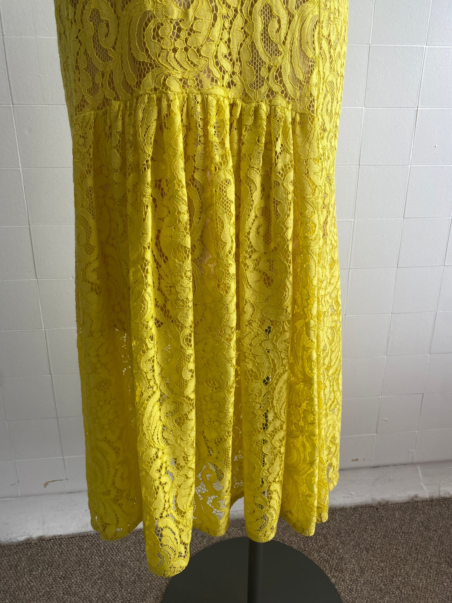 REBECCA VALLANCE YELLOW LACE DRESS - SIZE 12