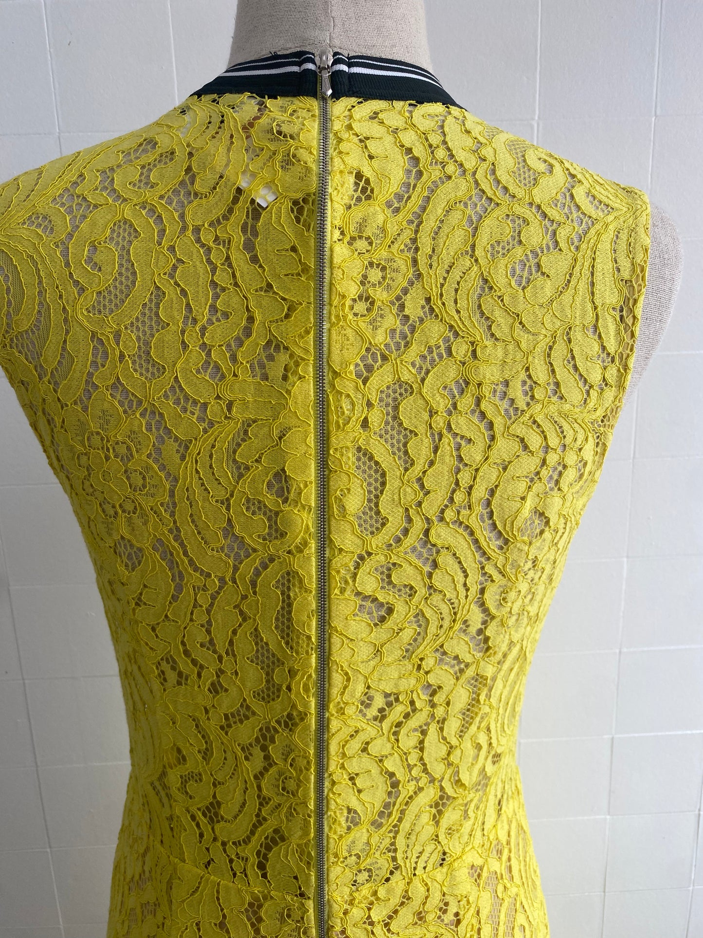 REBECCA VALLANCE YELLOW LACE DRESS - SIZE 12