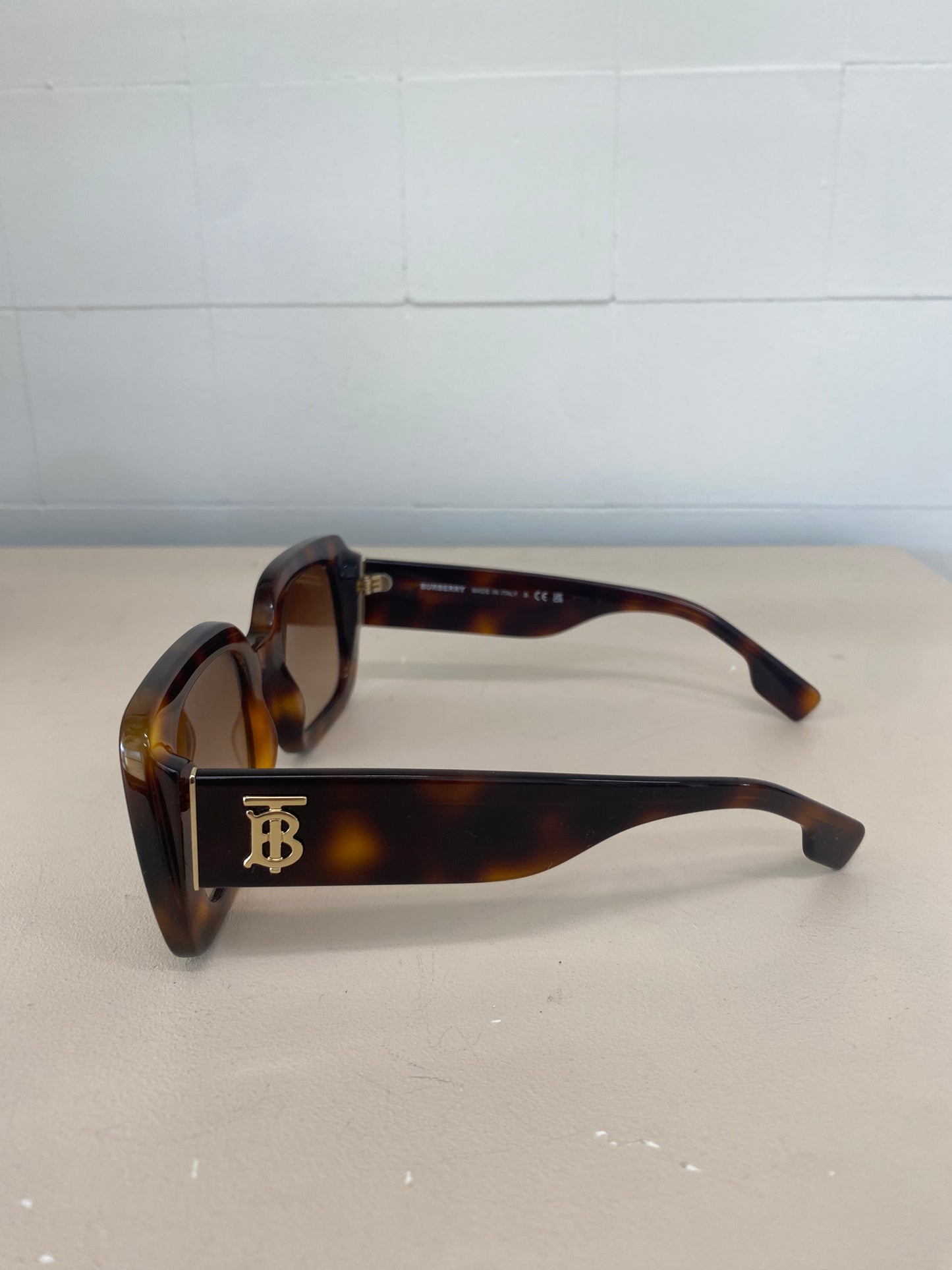 BURBERRY TORTOISESHELL OVERSIZED SUNGLASSES