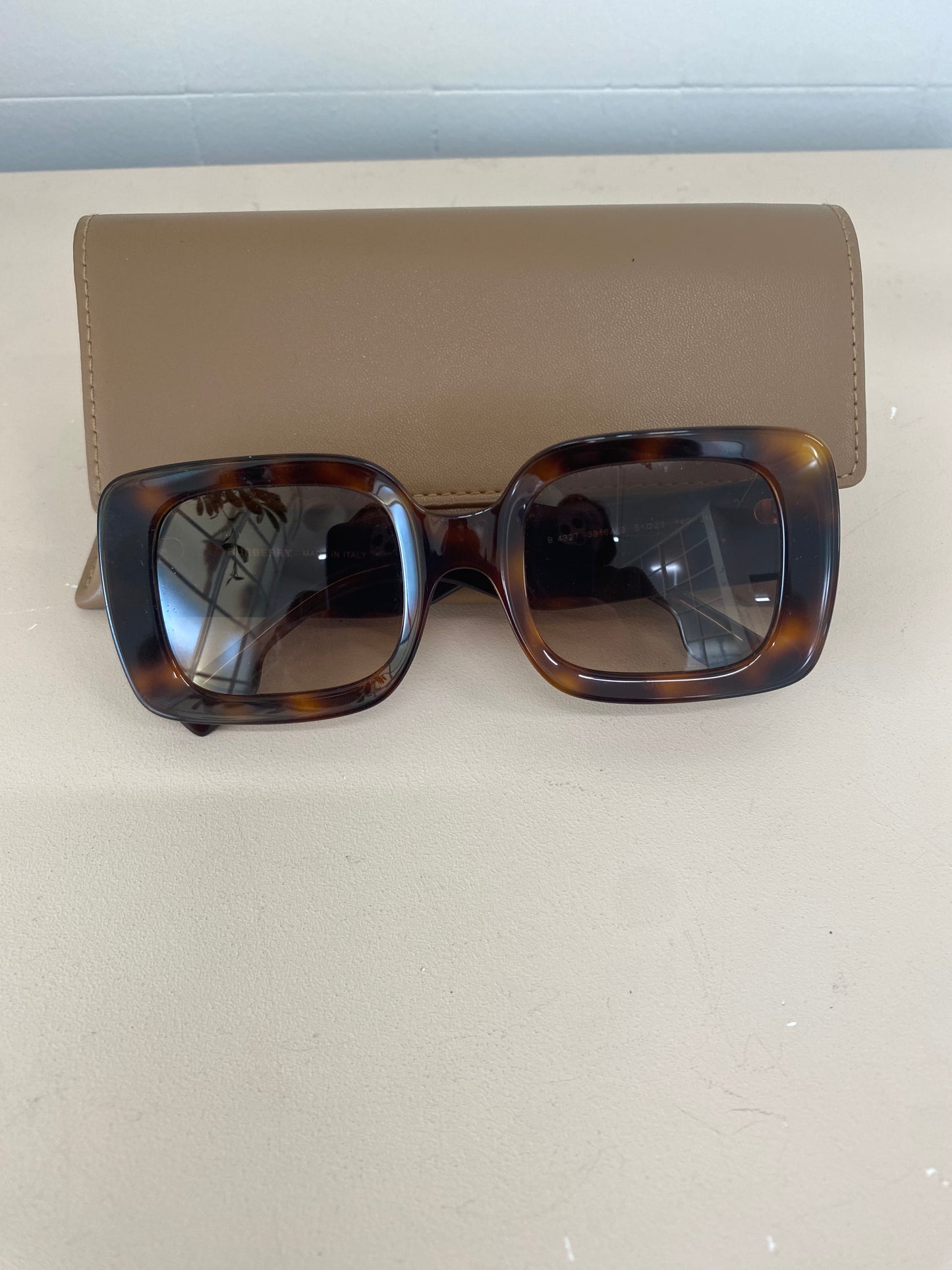 BURBERRY TORTOISESHELL OVERSIZED SUNGLASSES