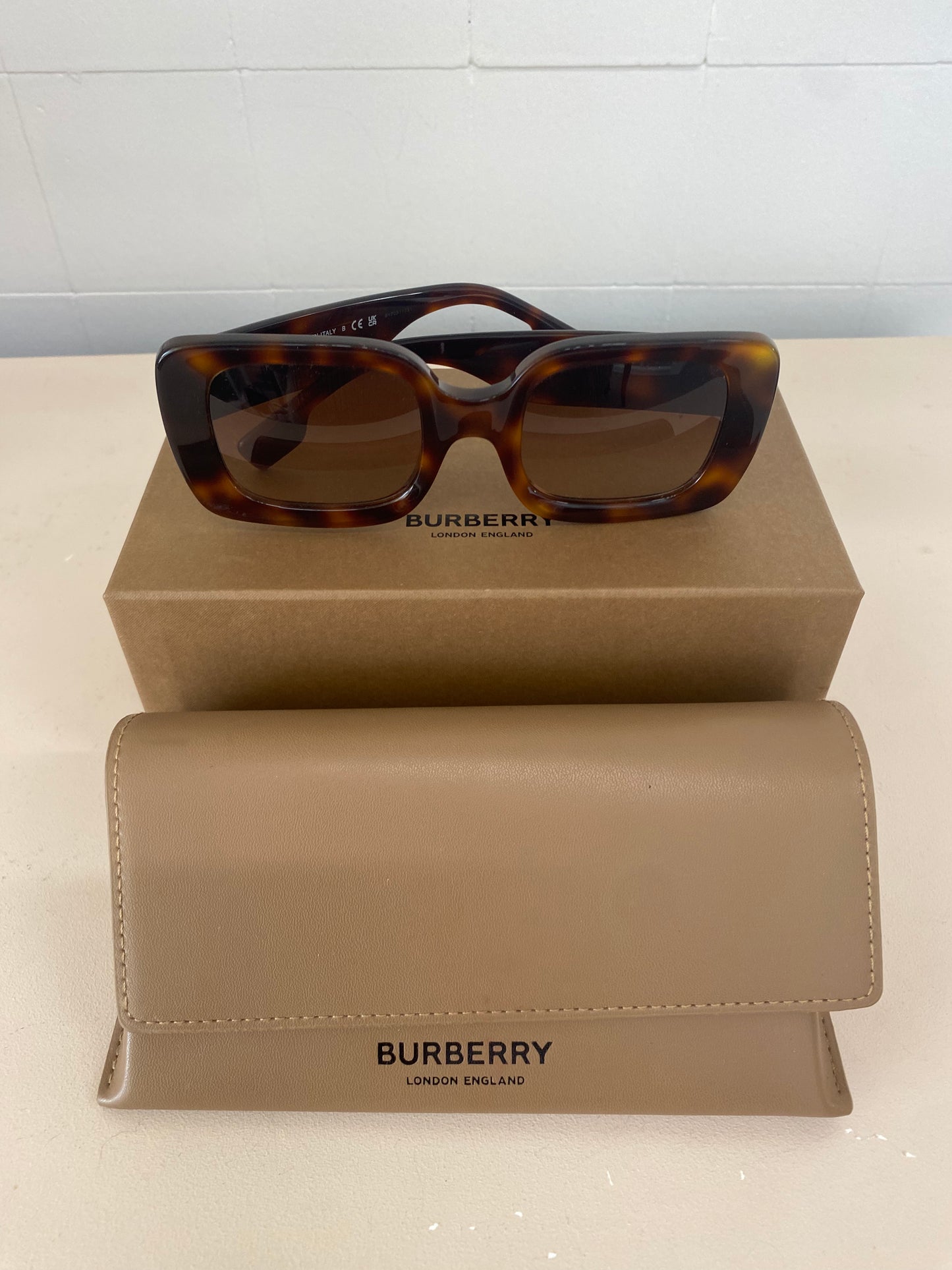 BURBERRY TORTOISESHELL OVERSIZED SUNGLASSES