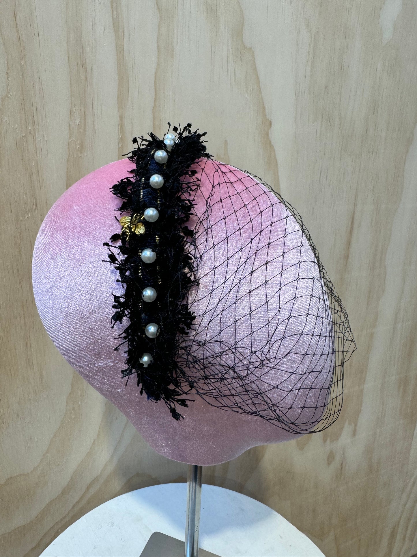 BLACK HEAD PIECE WITH VEIL