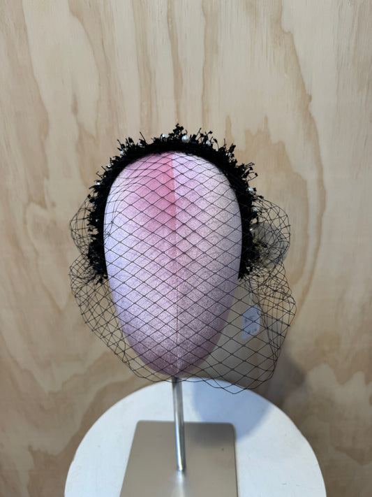 BLACK HEAD PIECE WITH VEIL