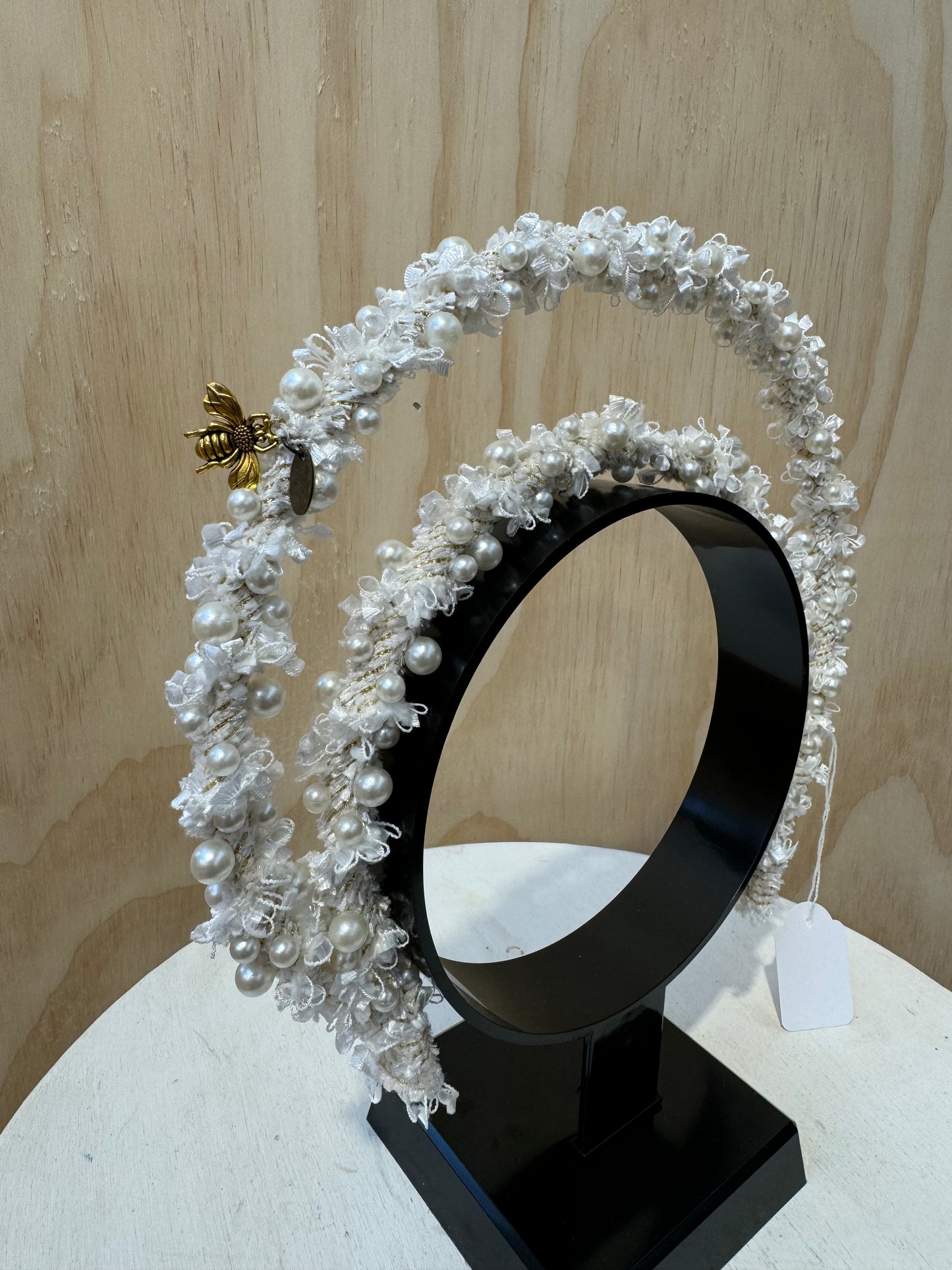 WHITE HEAD PIECE