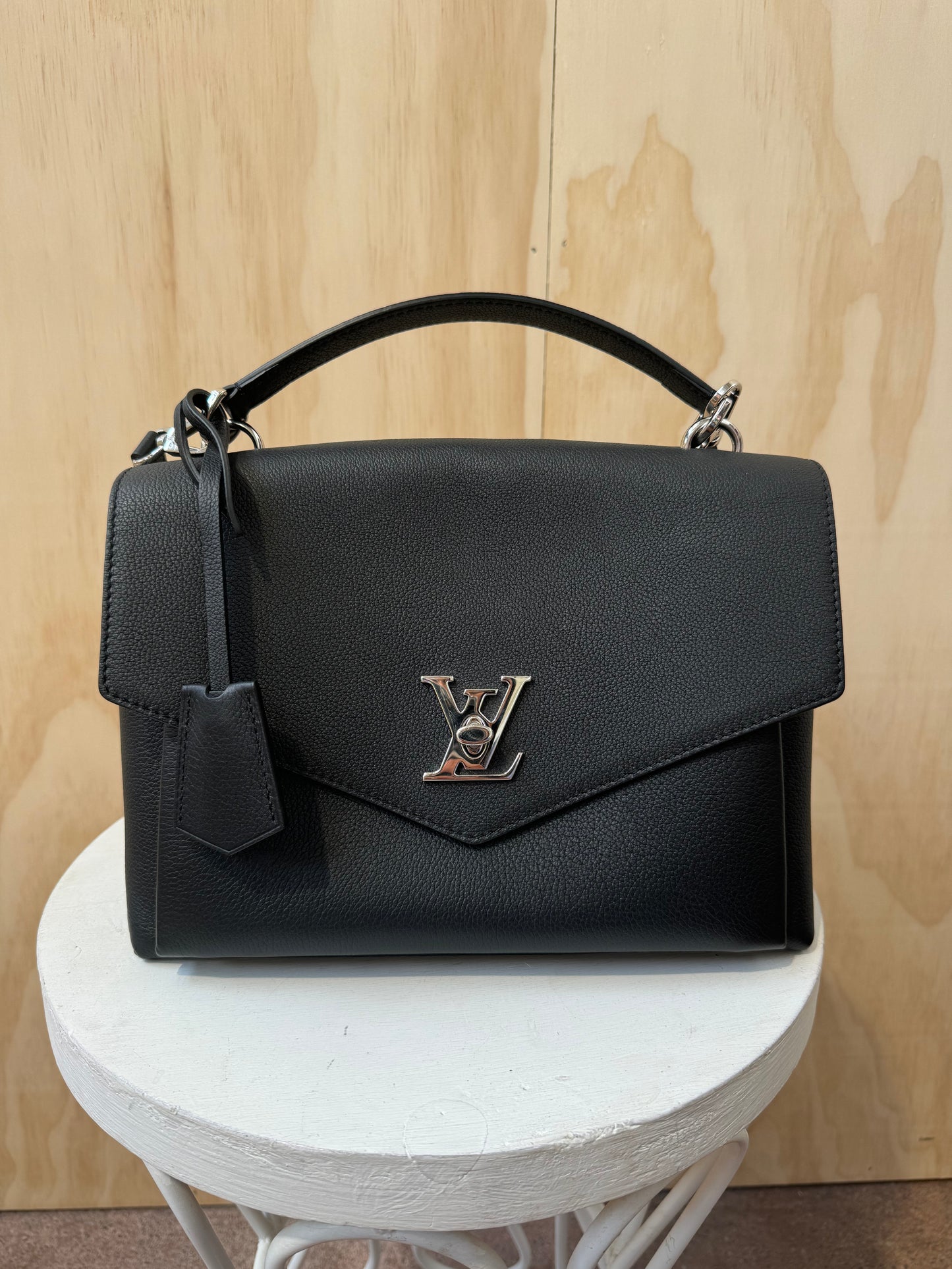 LOUIS VUITTON MYLOCKME LEATHER HANDBAG