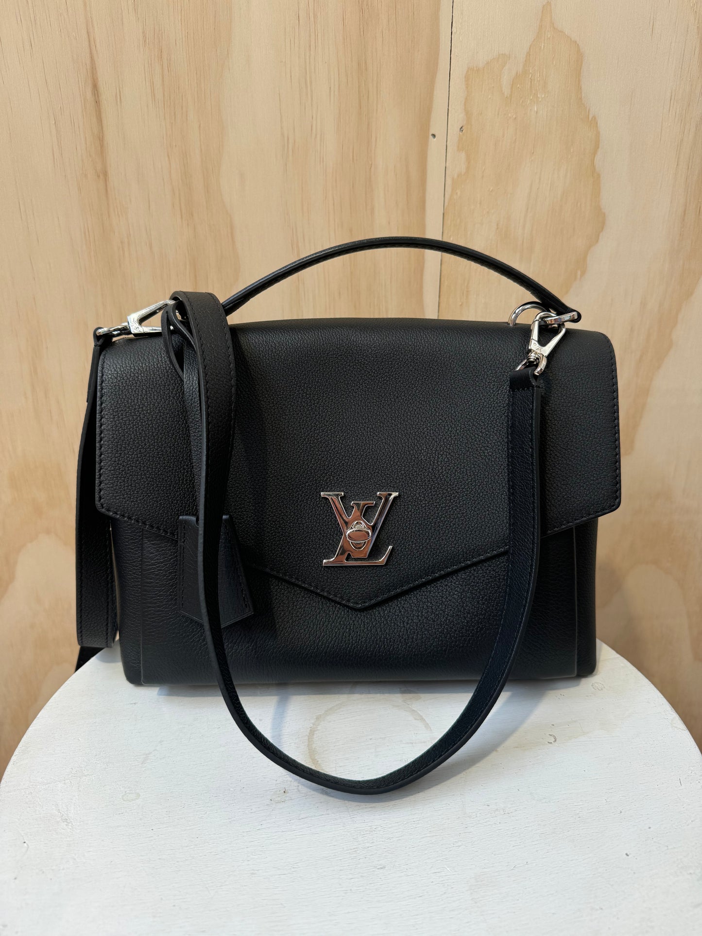 LOUIS VUITTON MYLOCKME LEATHER HANDBAG