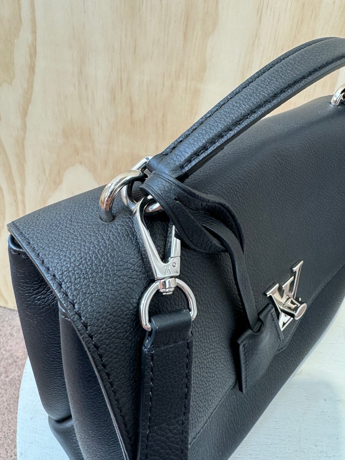 LOUIS VUITTON MYLOCKME LEATHER HANDBAG