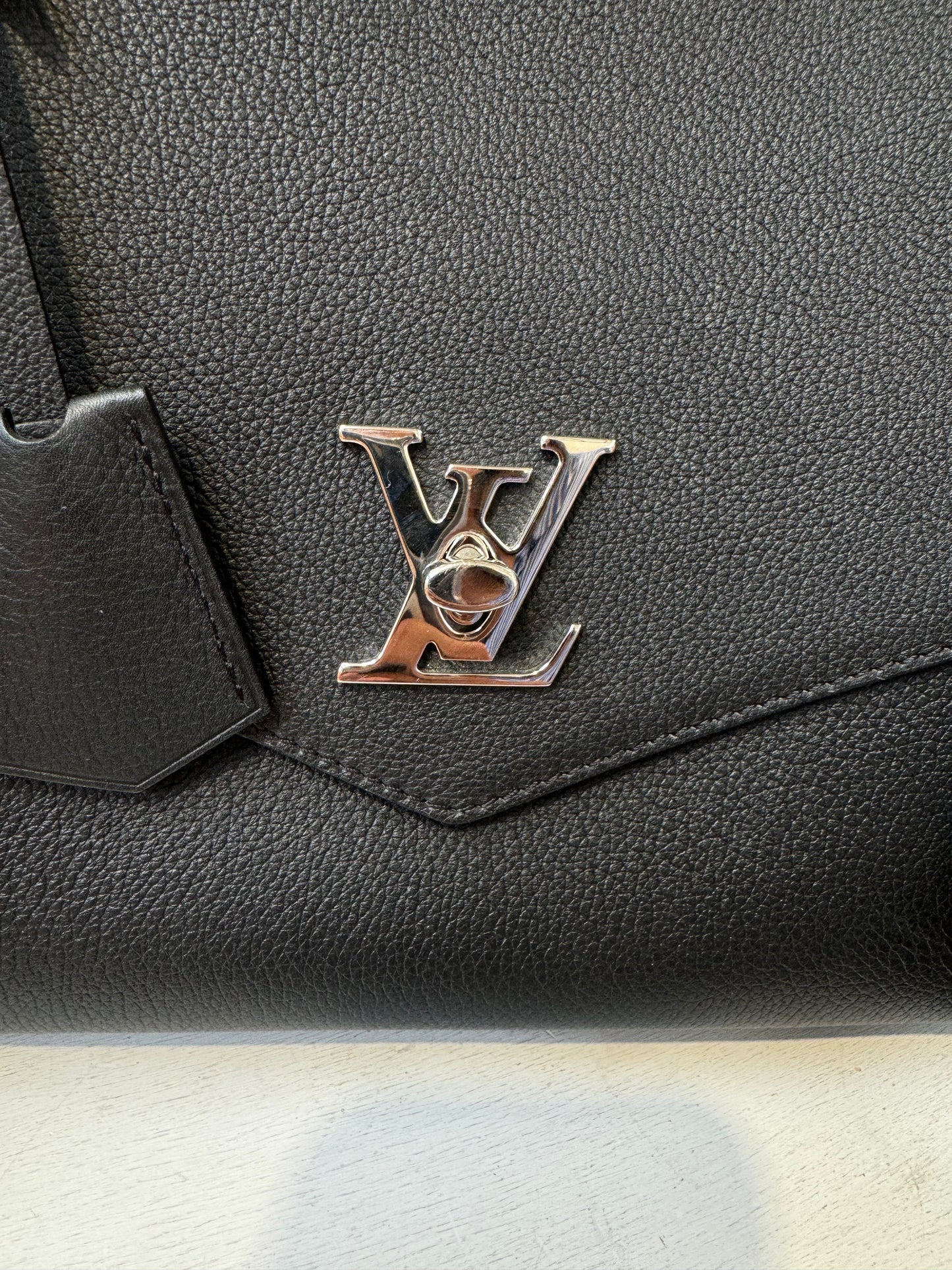 LOUIS VUITTON MYLOCKME LEATHER HANDBAG