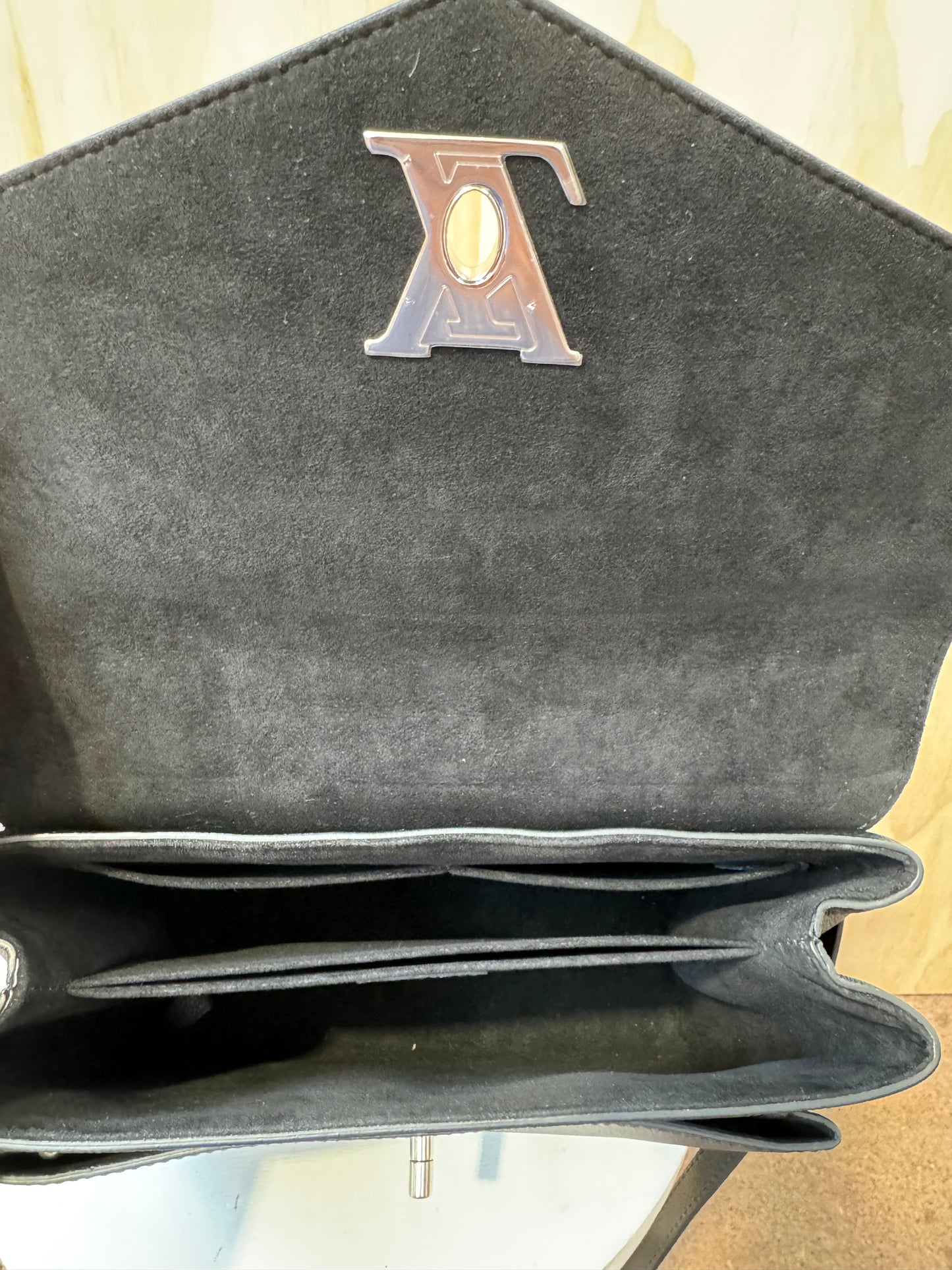 LOUIS VUITTON MYLOCKME LEATHER HANDBAG