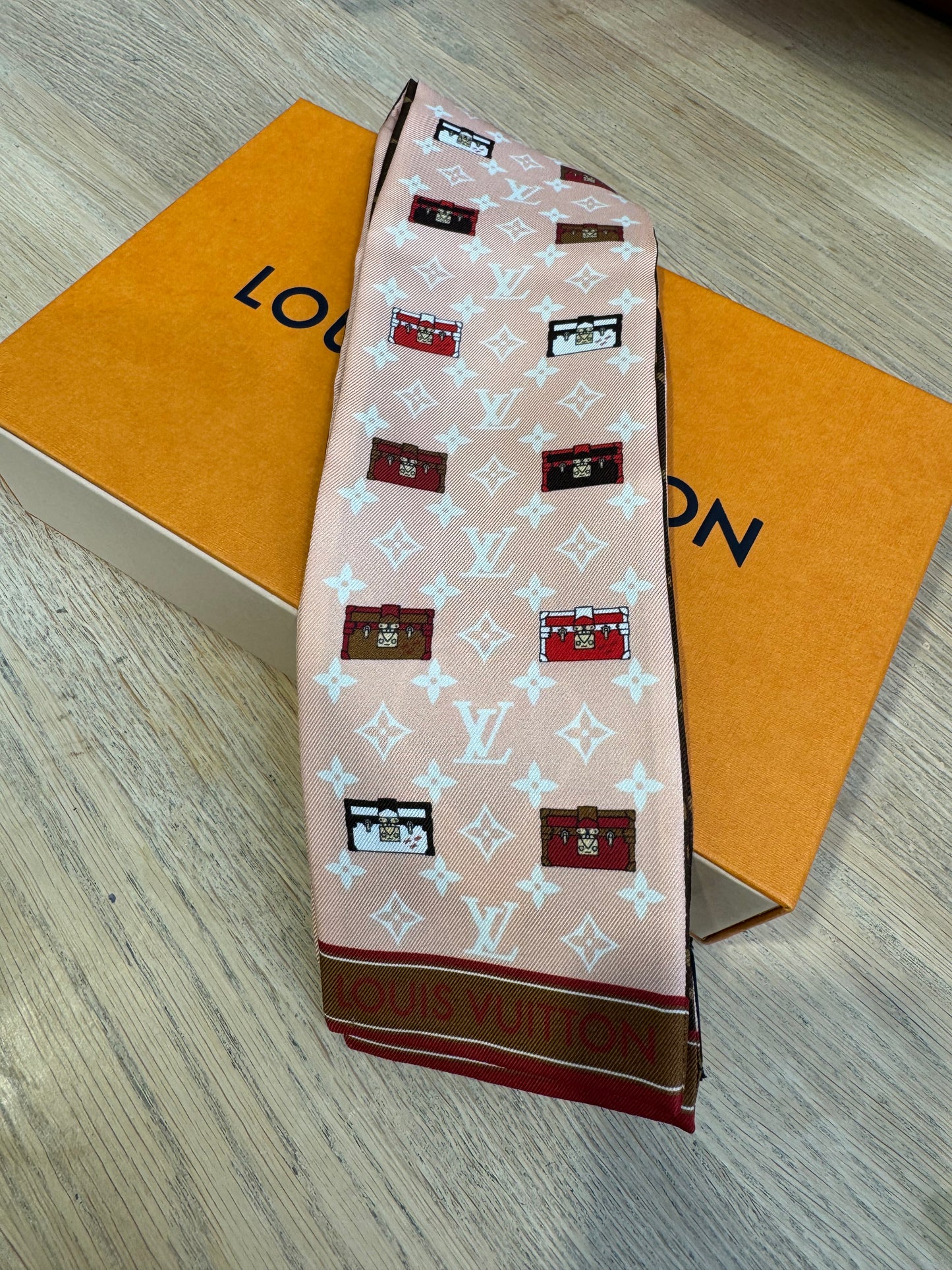 LOUIS VUITTON MINIMALLE MARRON SILK SCARF