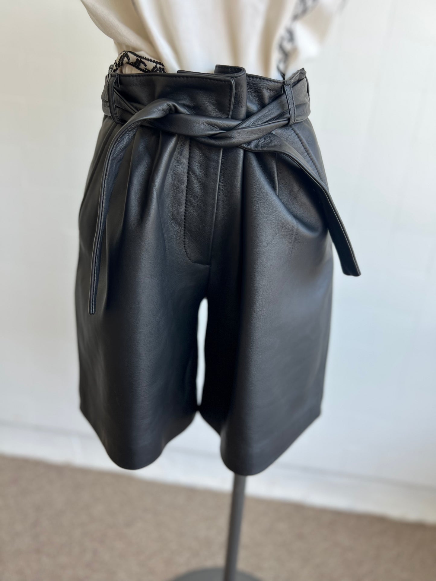 DEA LEATHER SHORTS - SIZE 12