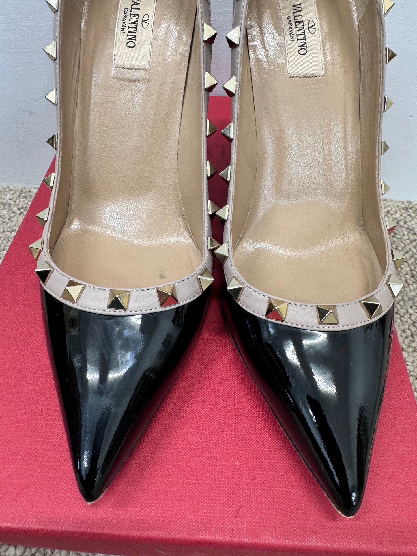 VALENTINO ROCKSTUD PUMPS - SIZE 40.5