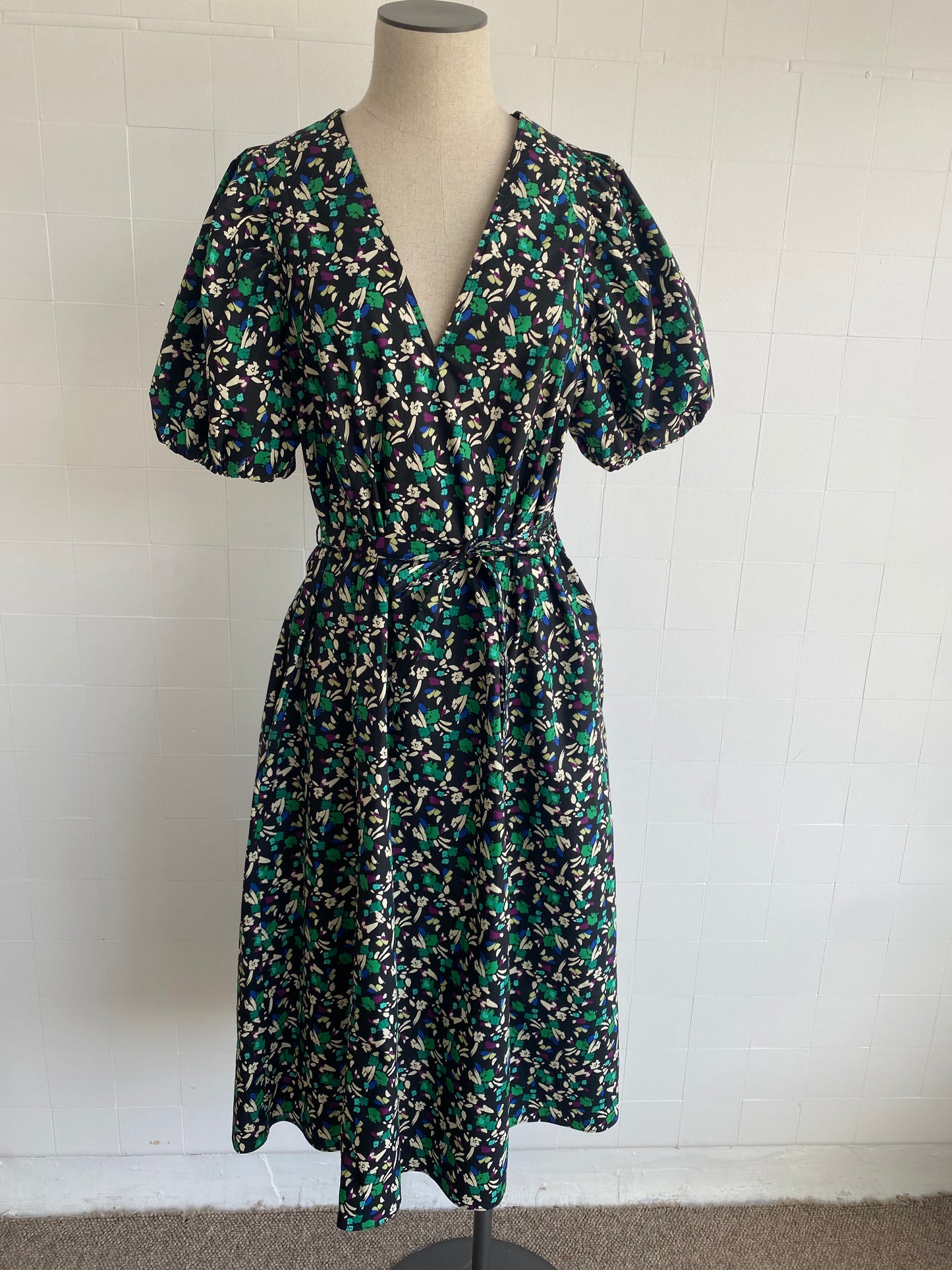 BAUM UND PFERDGARTEN FLORAL MIDI DRESS - SIZE 38 (12)