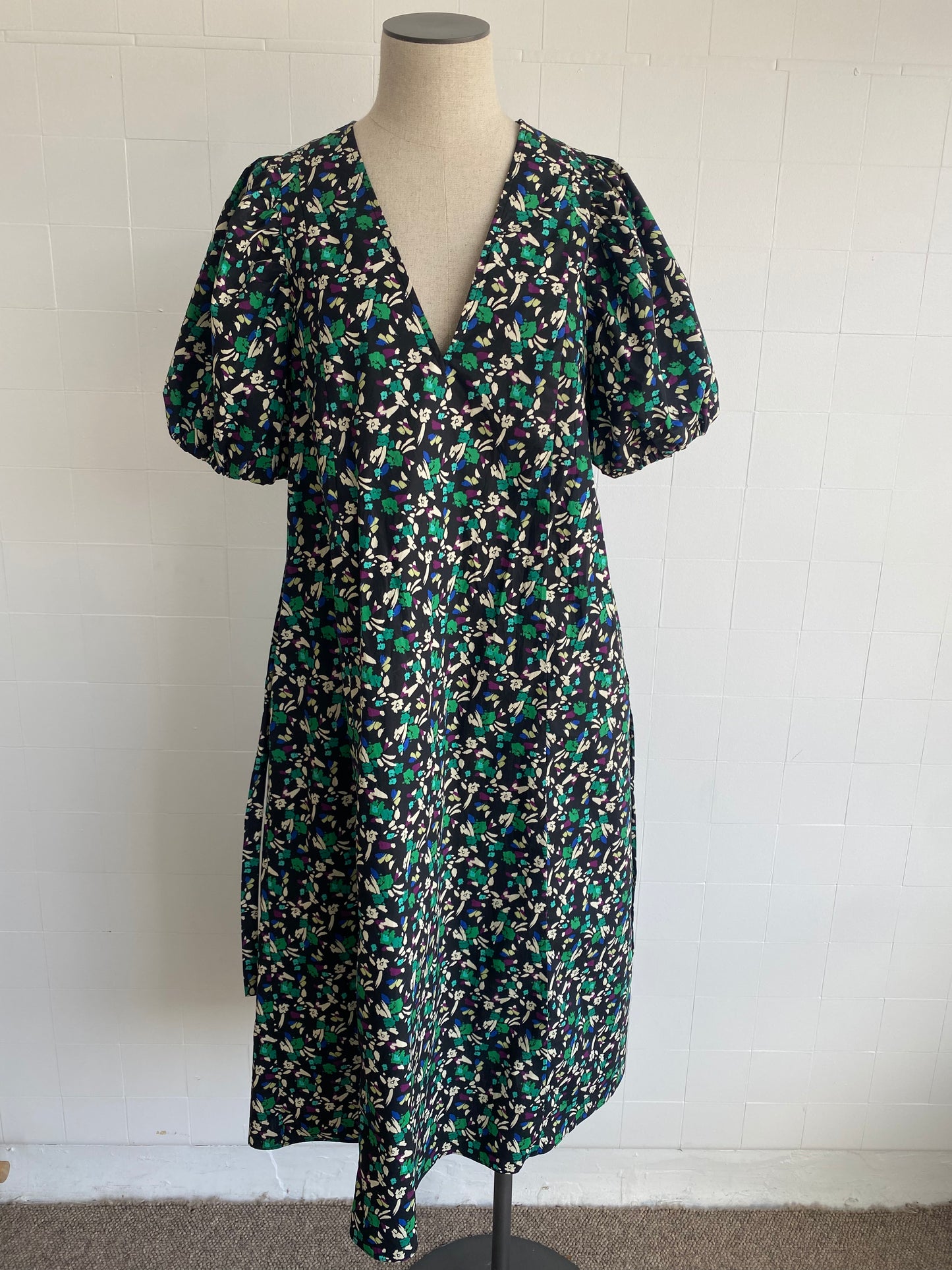 BAUM UND PFERDGARTEN FLORAL MIDI DRESS - SIZE 38 (12)