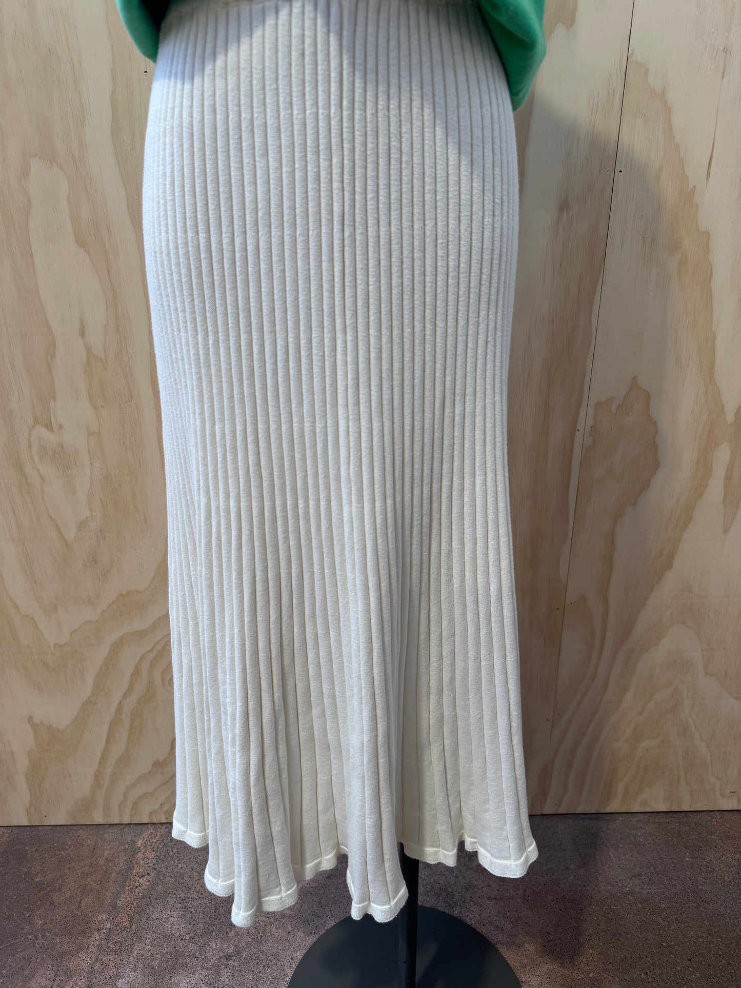 ANNA QUAN CREAM RIBBED SKIRT - SIZE 8