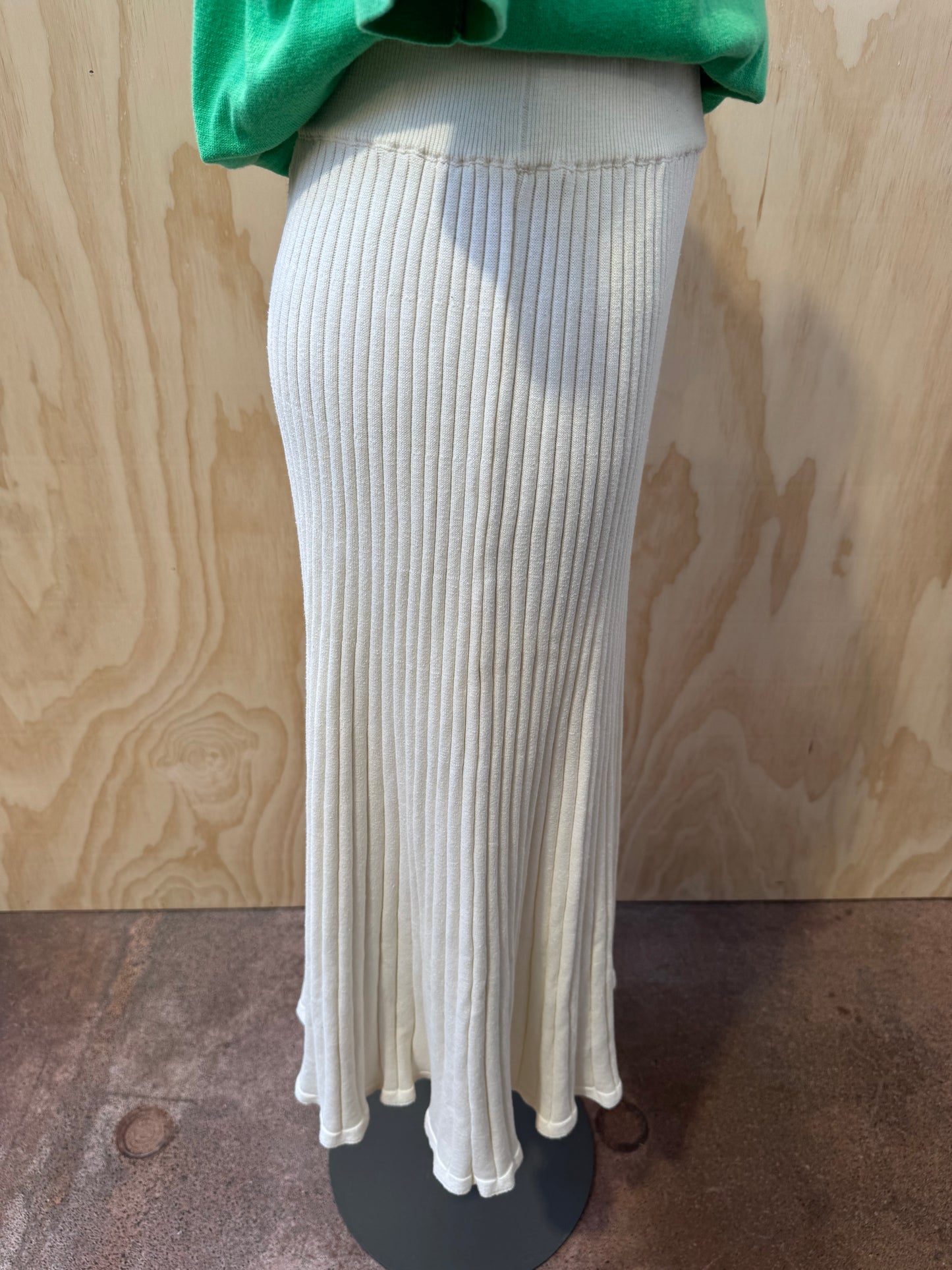 ANNA QUAN CREAM RIBBED SKIRT - SIZE 8