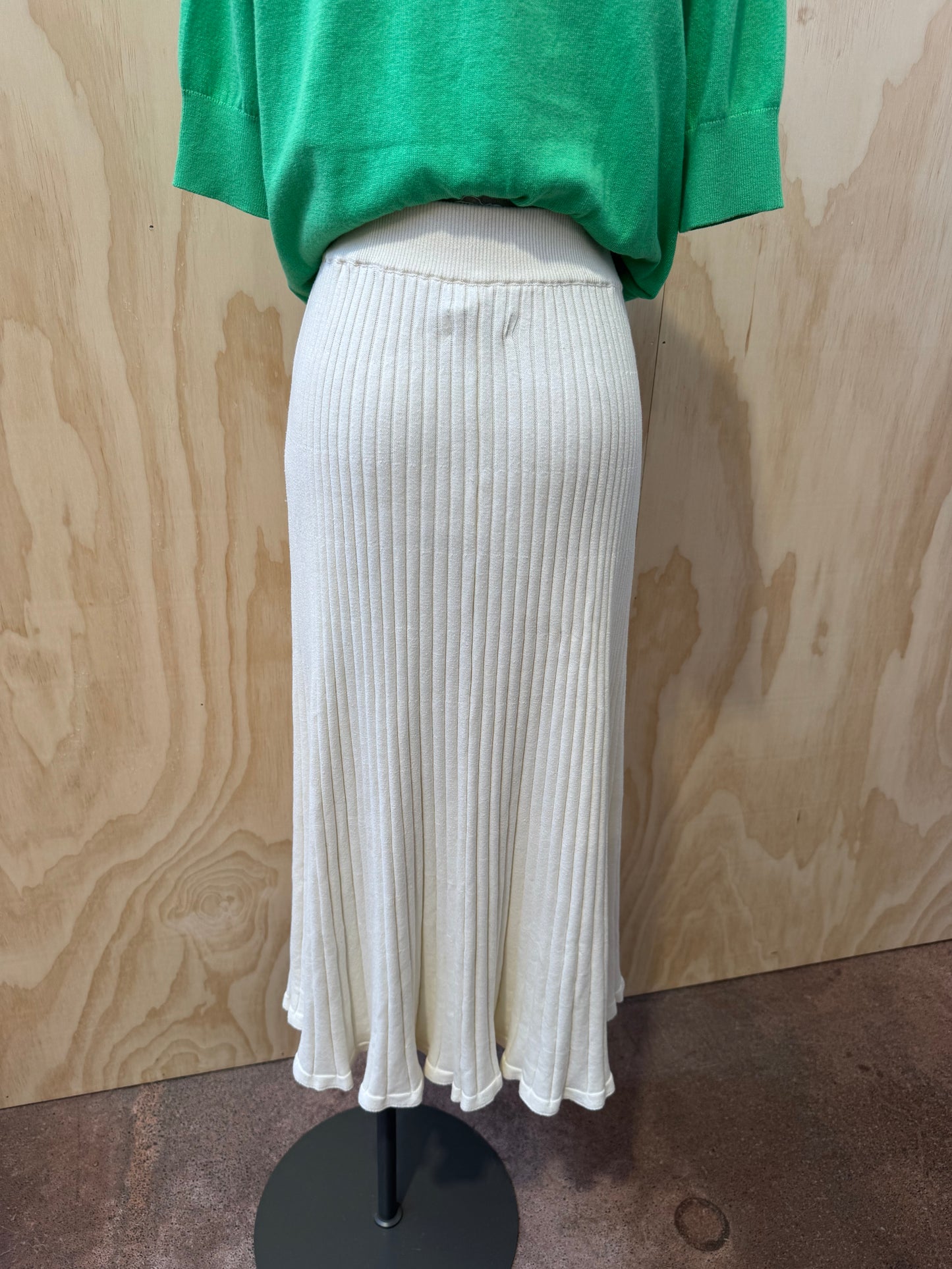 ANNA QUAN CREAM RIBBED SKIRT - SIZE 8