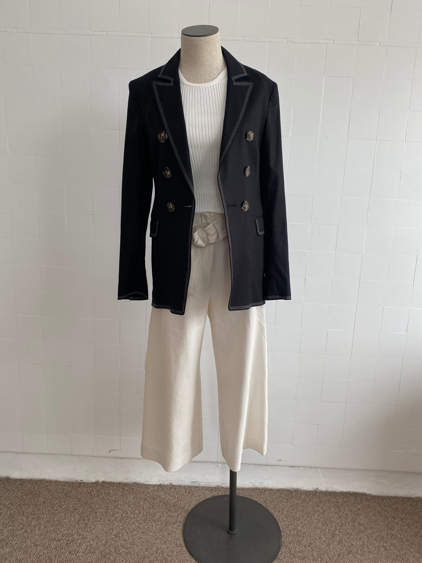 SALLY PHILLIPS CARNABY BLACK BLAZER - SIZE 8