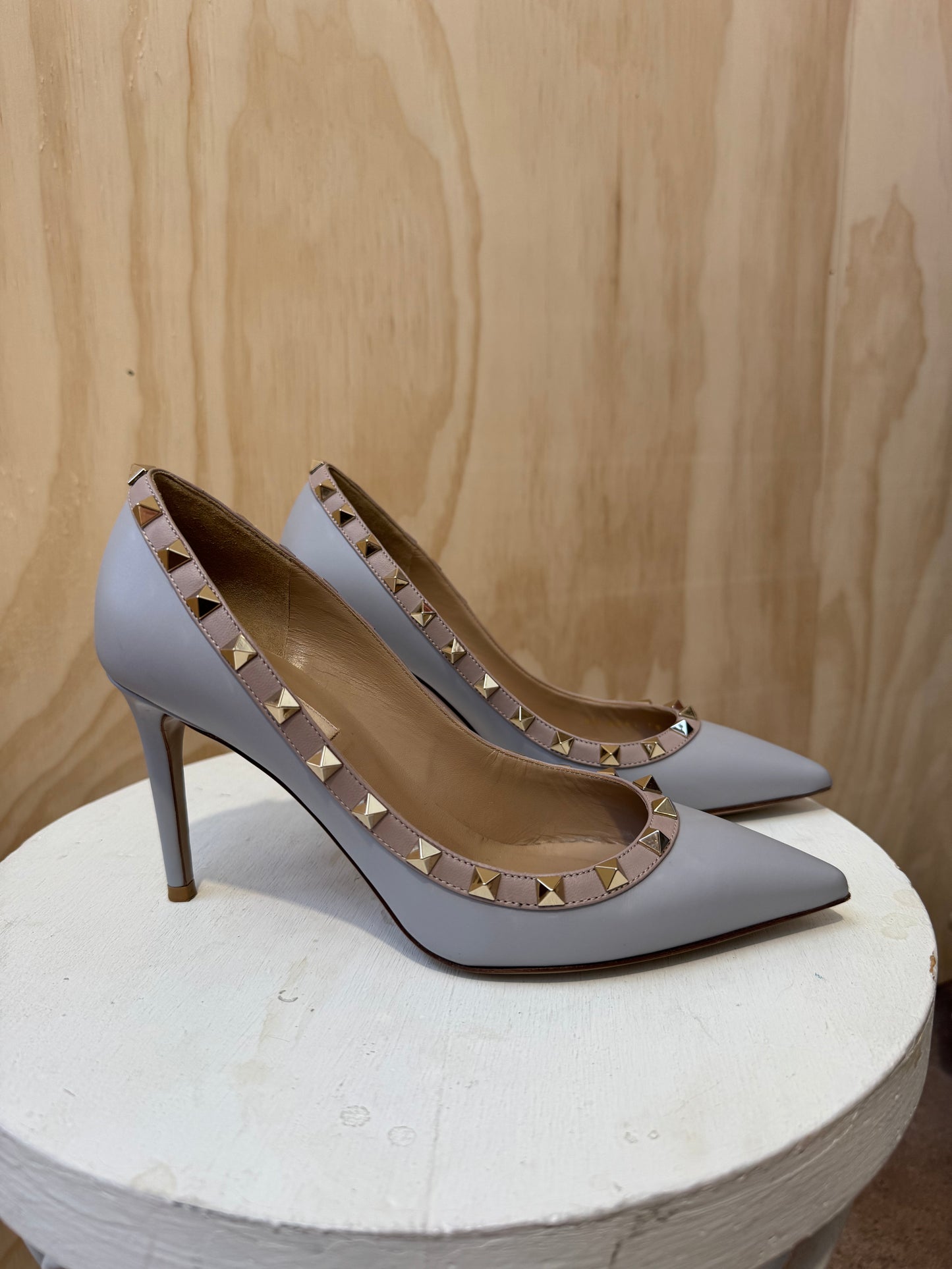 VALENTINO NAPPA ROCKSTUD PUMPS - SIZE 38