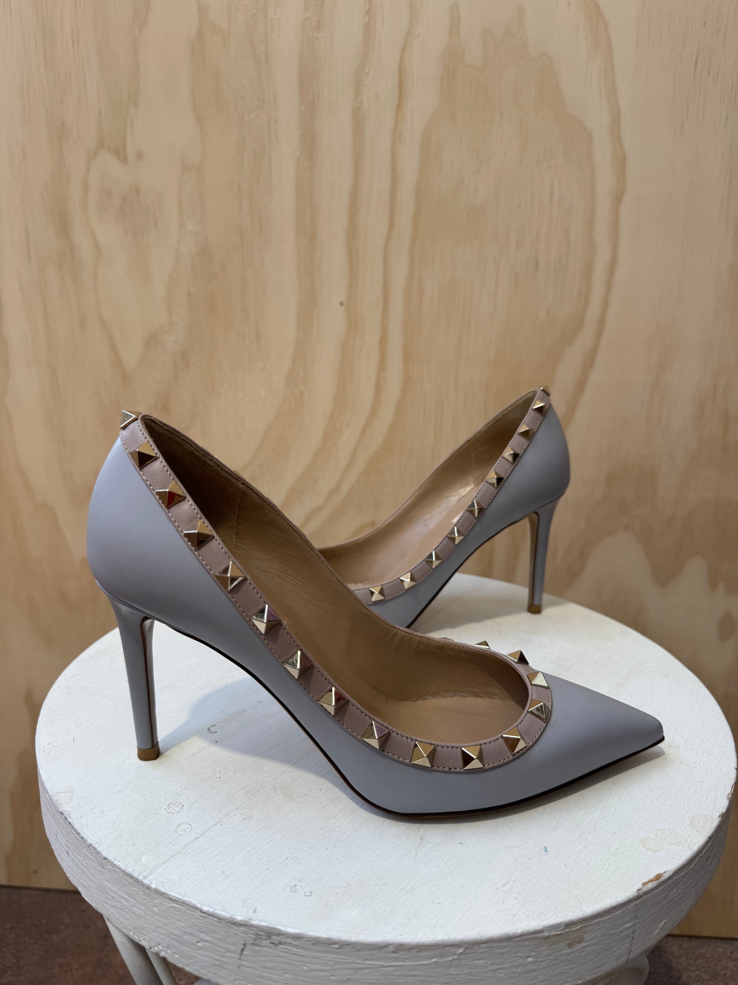 VALENTINO NAPPA ROCKSTUD PUMPS - SIZE 38